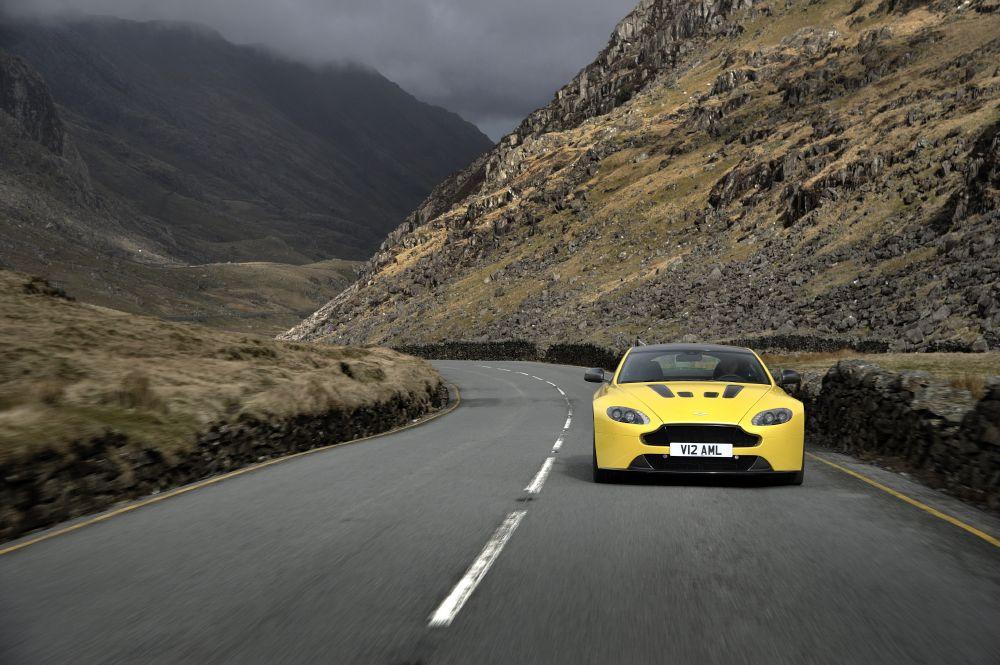 New-2017-Aston-Martin-V12-Vantage-S