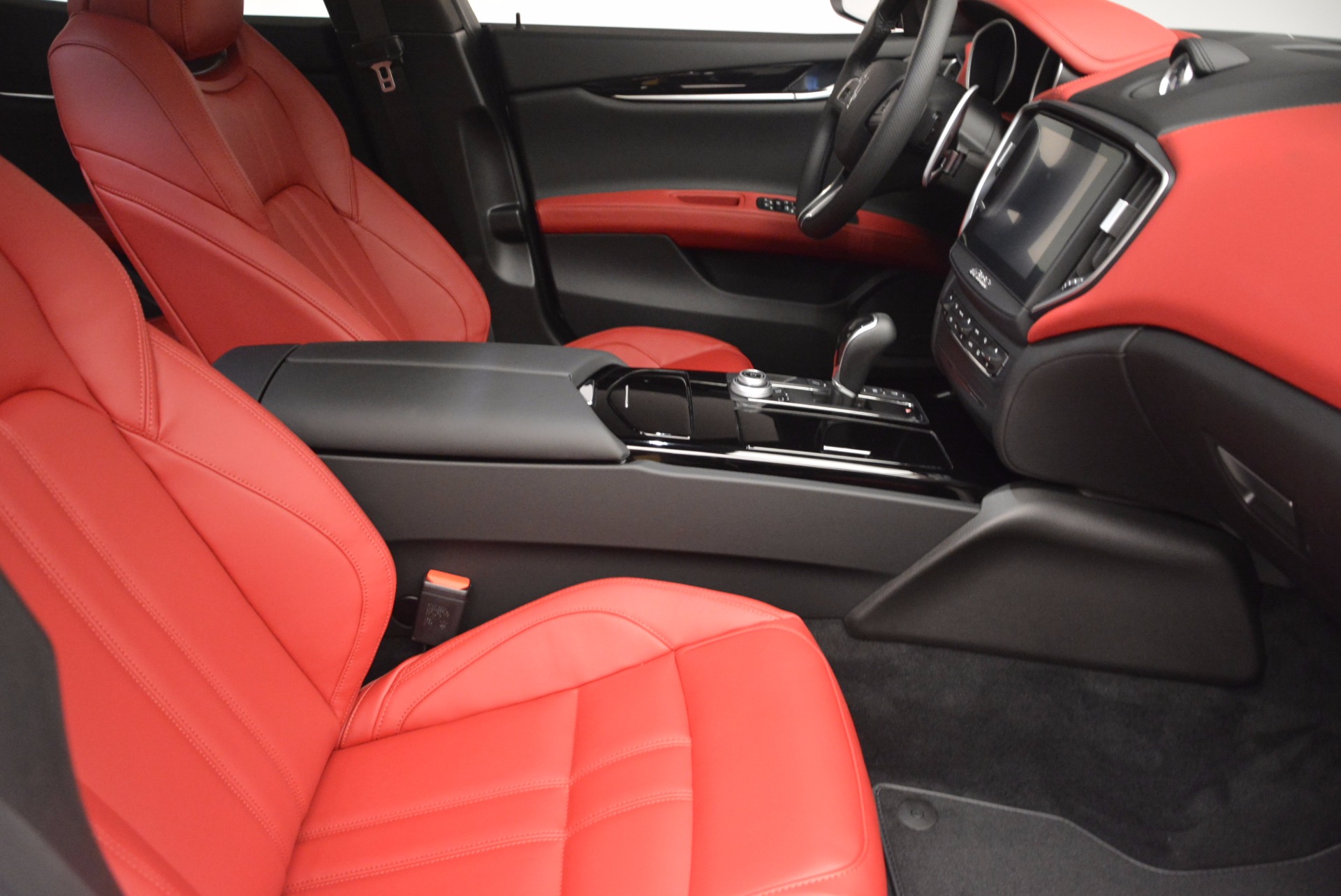 New-2017-Maserati-Ghibli-S-Q4