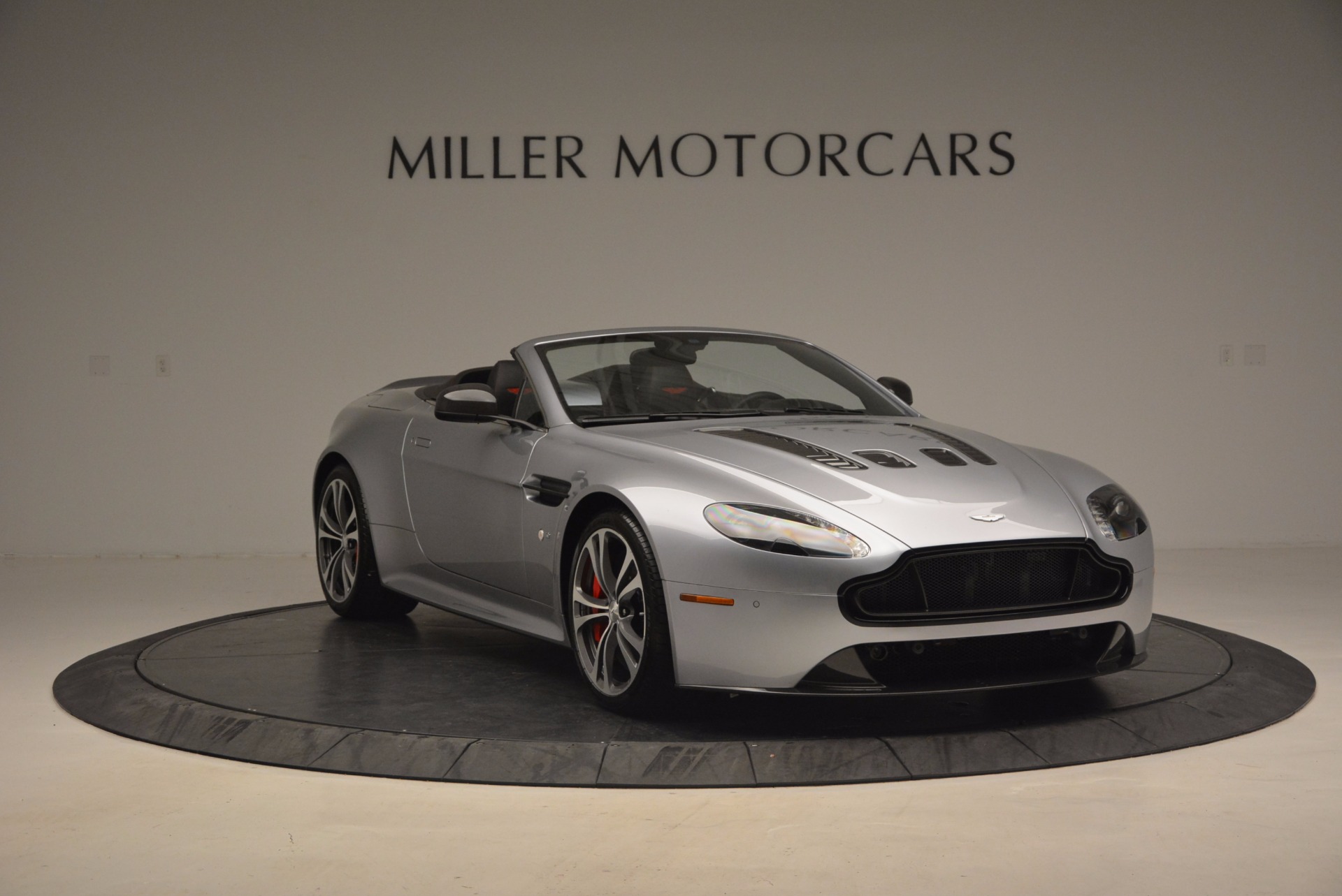 Used-2015-Aston-Martin-V12-Vantage-S-Roadster