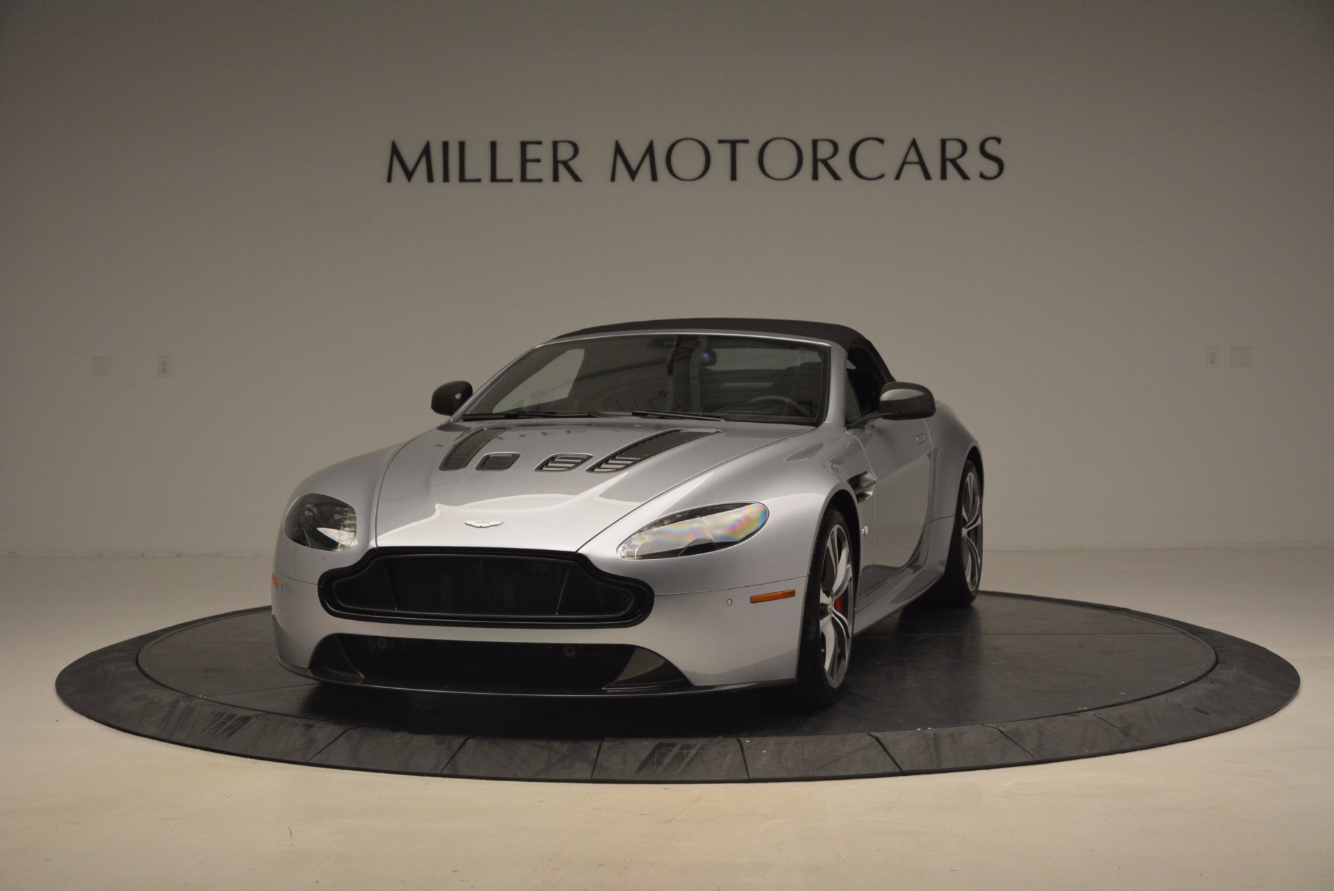 Used-2015-Aston-Martin-V12-Vantage-S-Roadster