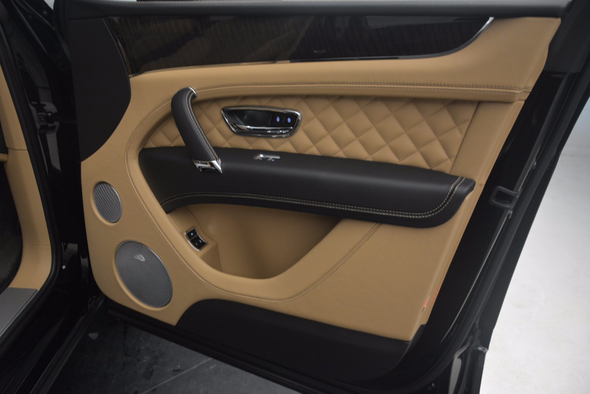 Used-2017-Bentley-Bentayga