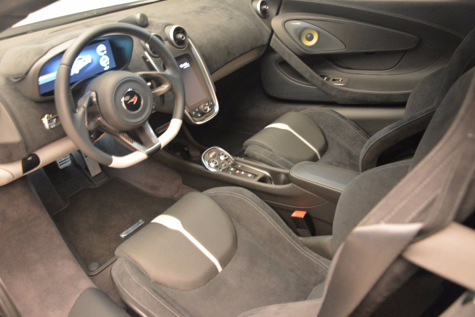 New-2017-McLaren-570S