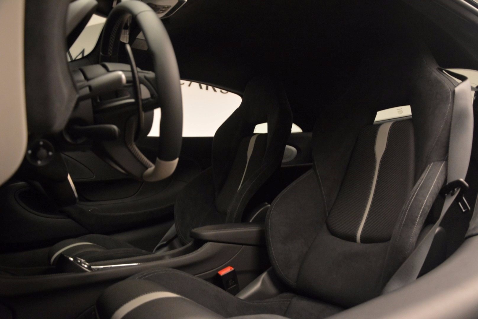 New-2017-McLaren-570S