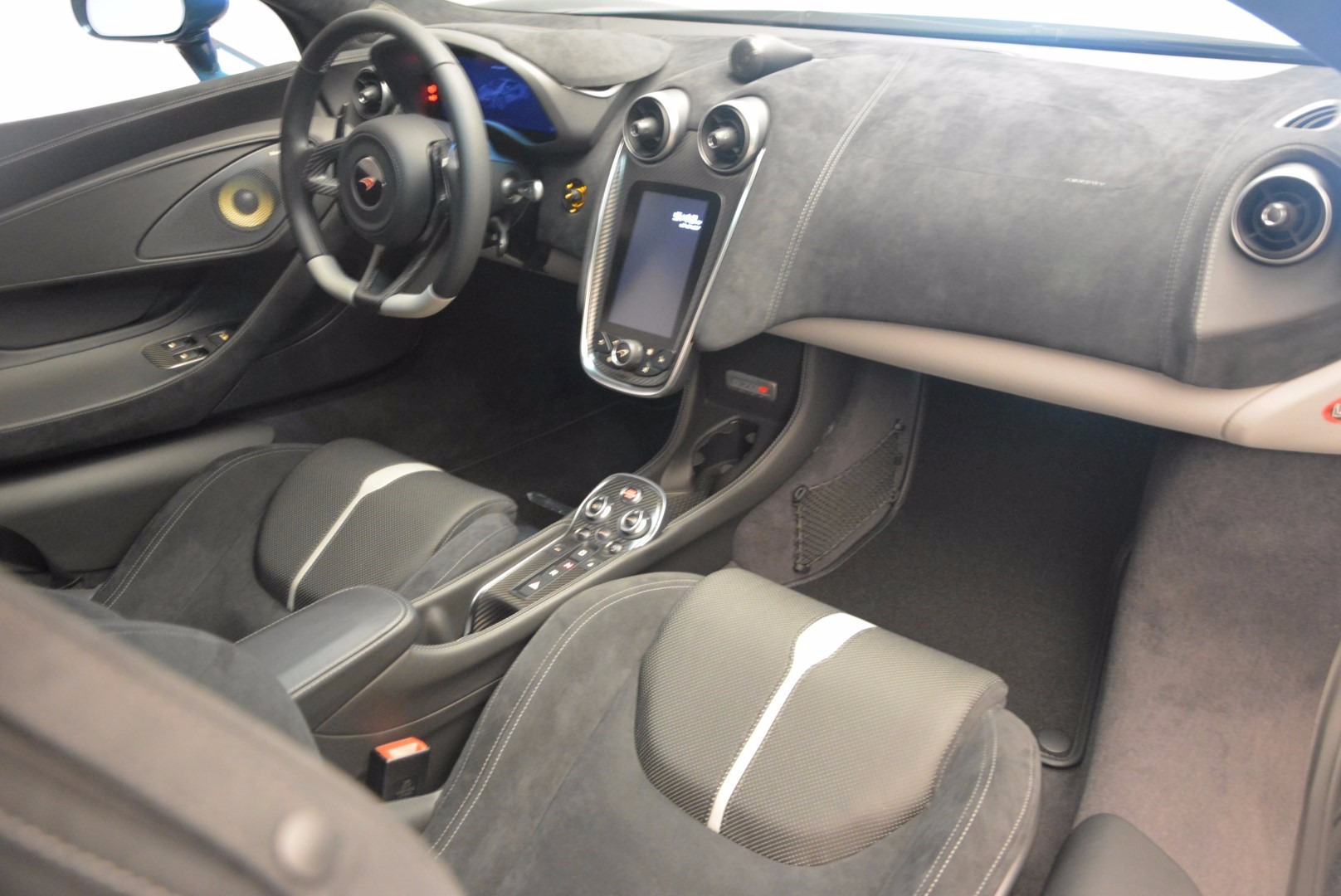 New-2017-McLaren-570S