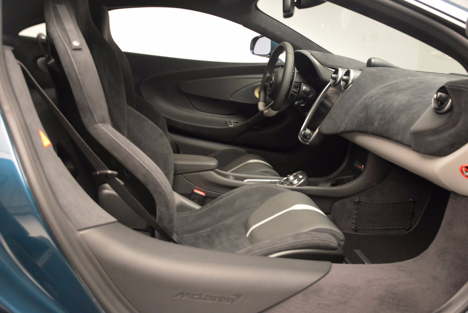 New-2017-McLaren-570S