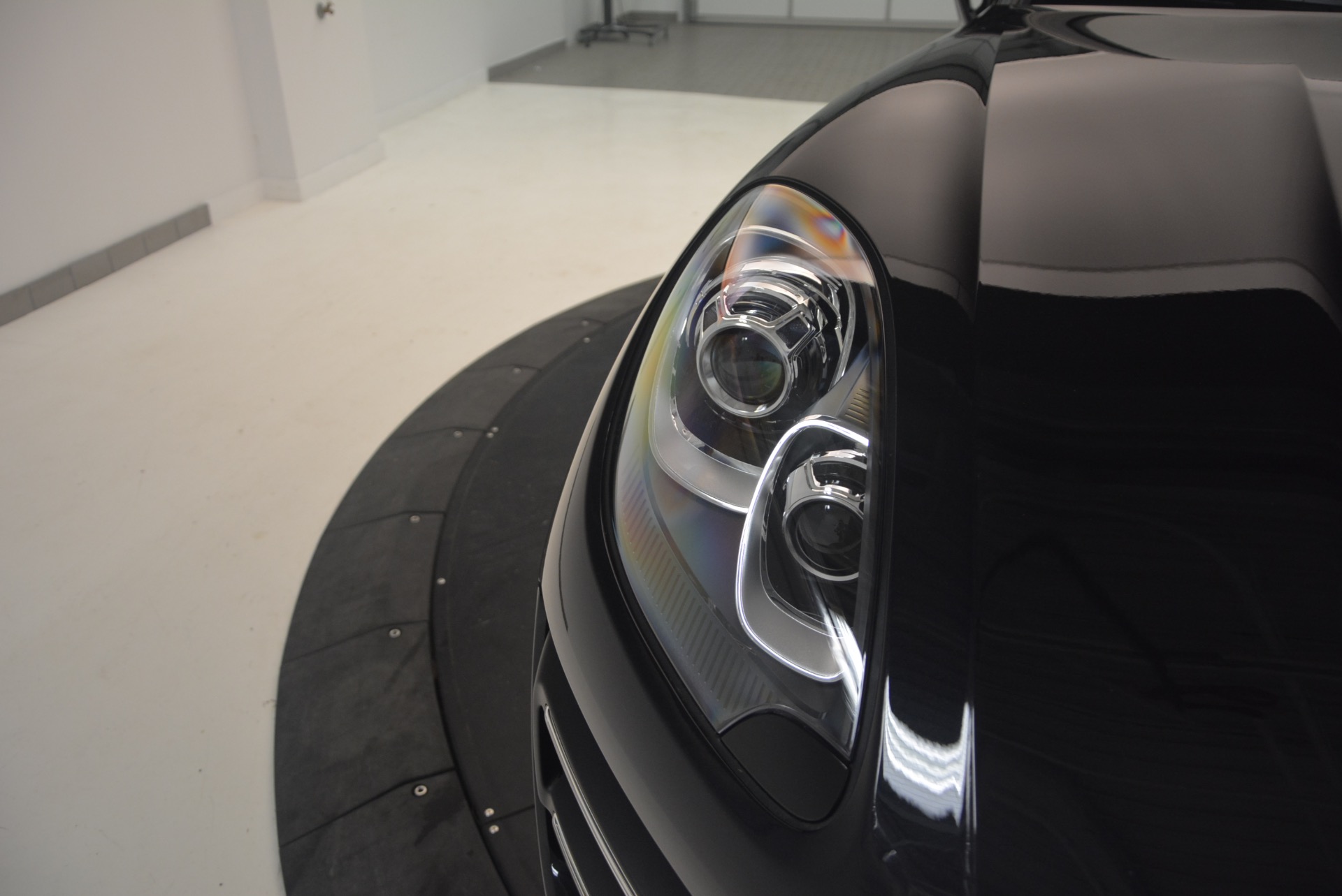 Used-2016-Porsche-Macan-Turbo