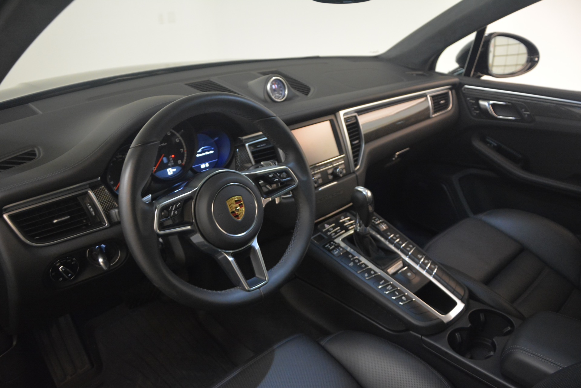Used-2016-Porsche-Macan-Turbo