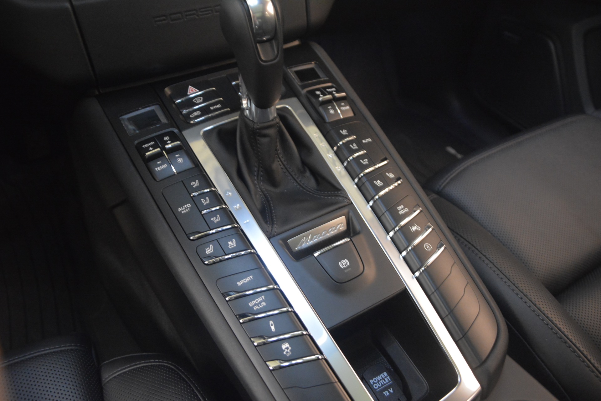 Used-2016-Porsche-Macan-Turbo