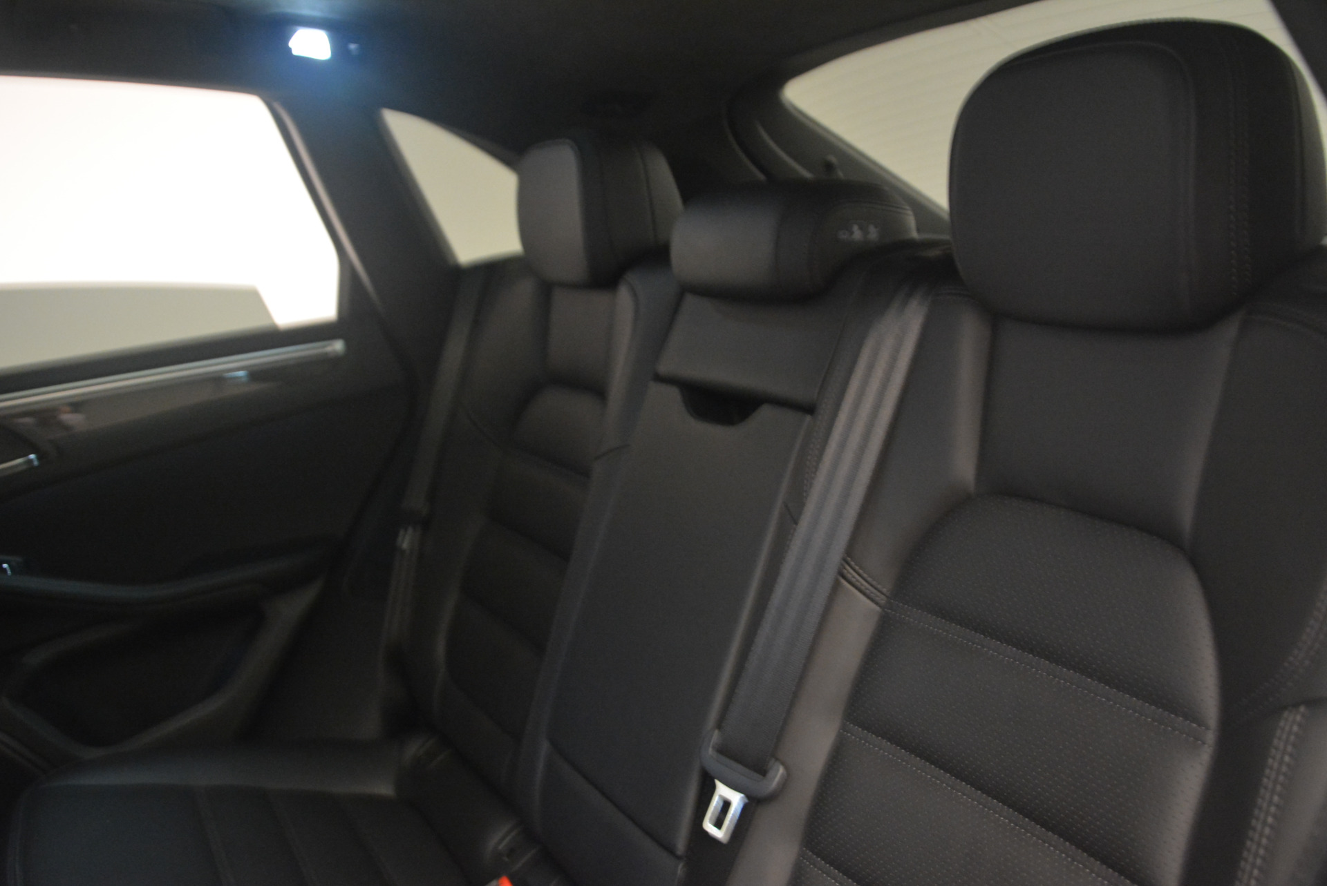 Used-2016-Porsche-Macan-Turbo