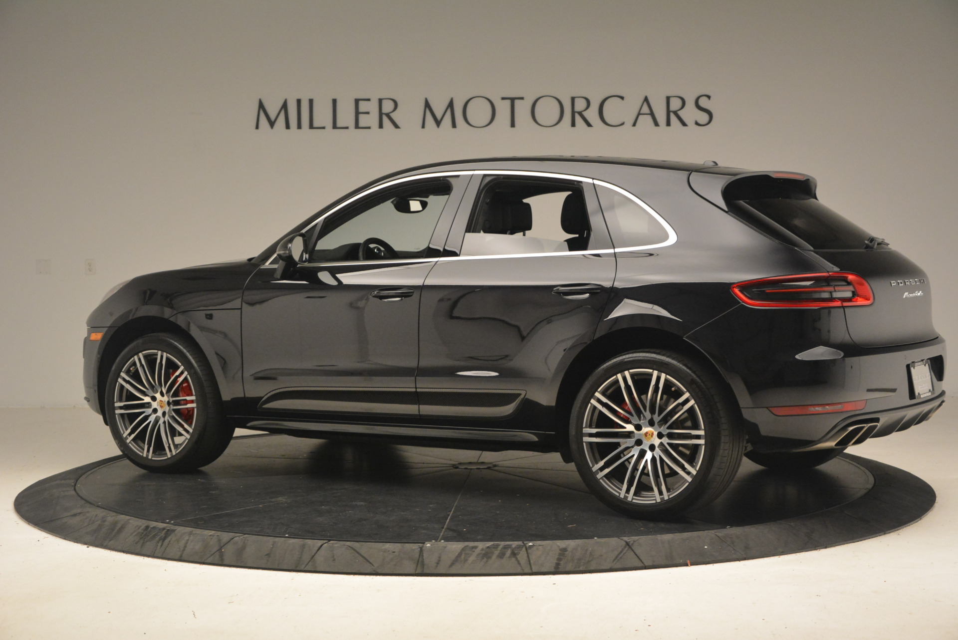 Used-2016-Porsche-Macan-Turbo