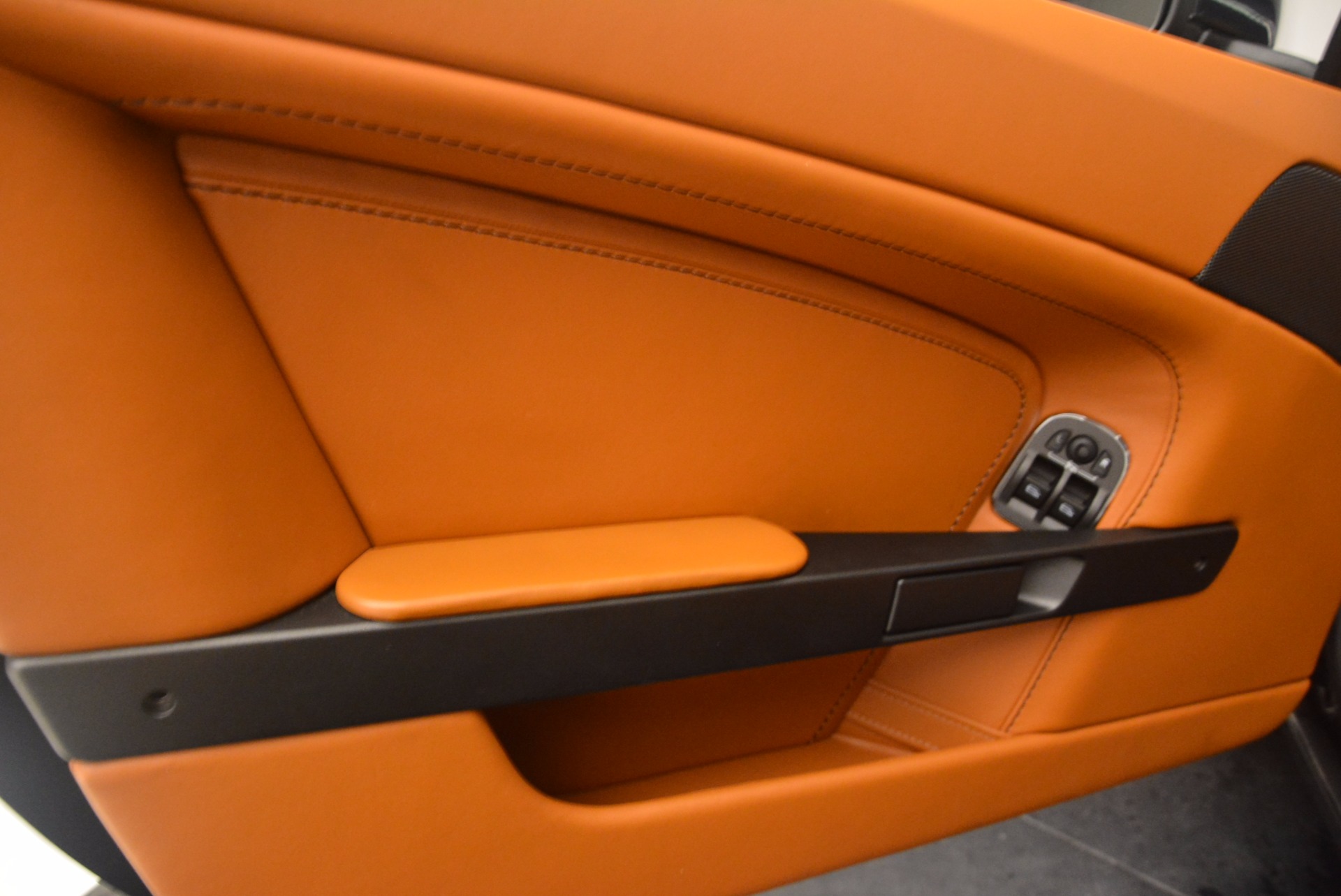 Used-2009-Aston-Martin-V8-Vantage