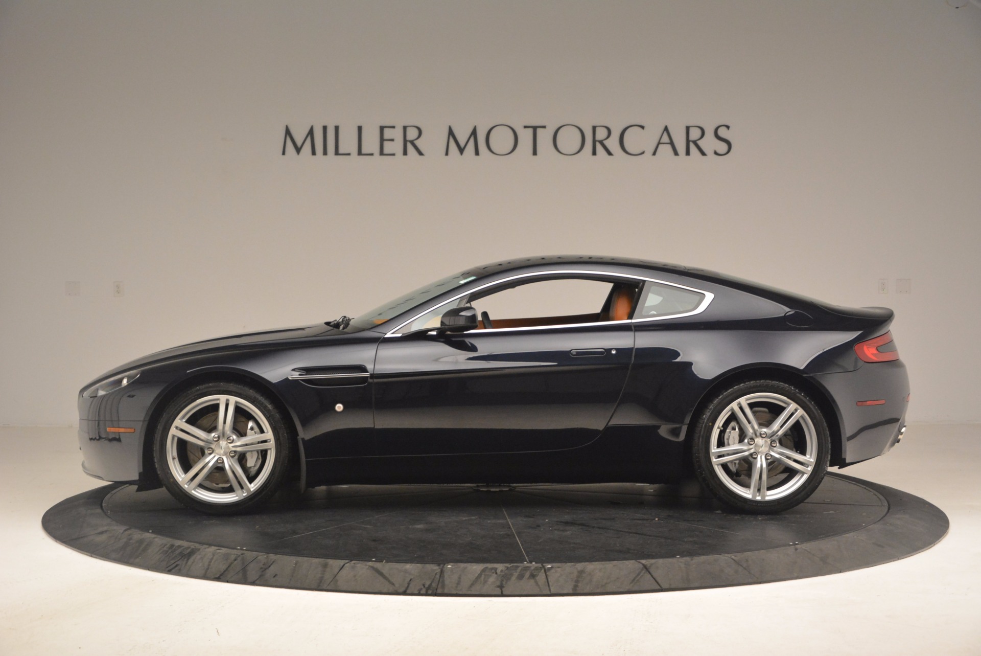 Used-2009-Aston-Martin-V8-Vantage