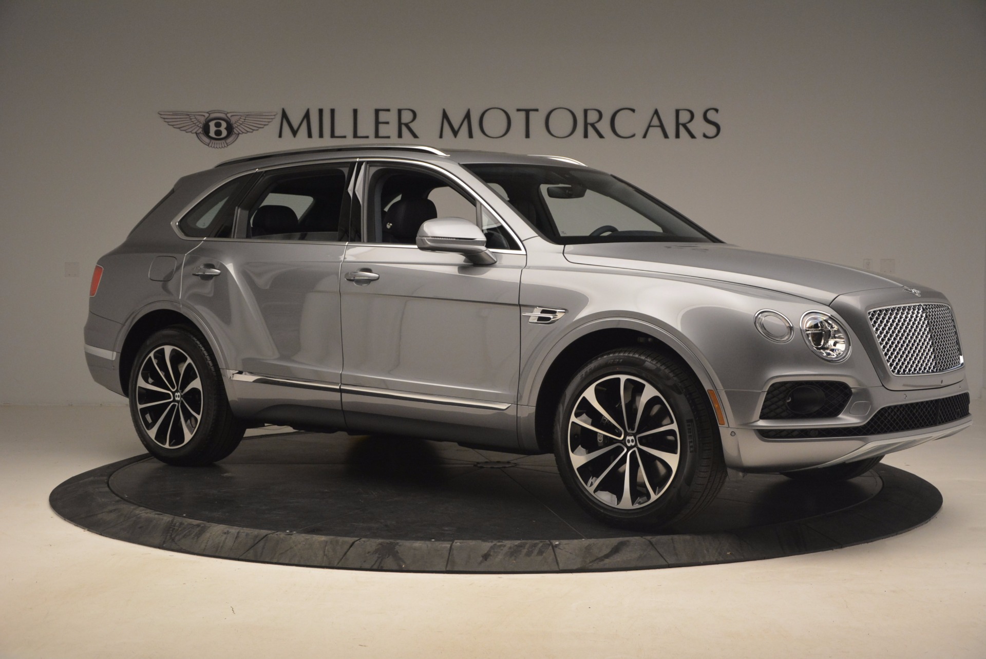 New-2018-Bentley-Bentayga-Onyx