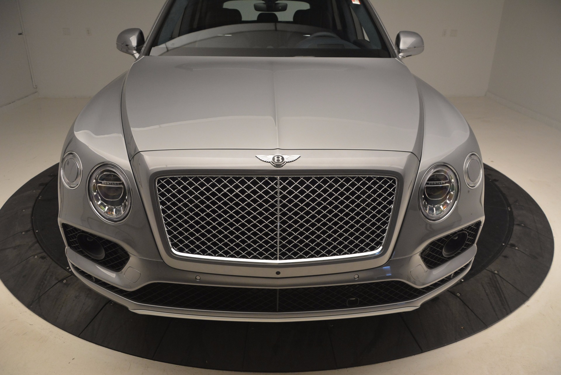 New-2018-Bentley-Bentayga-Onyx