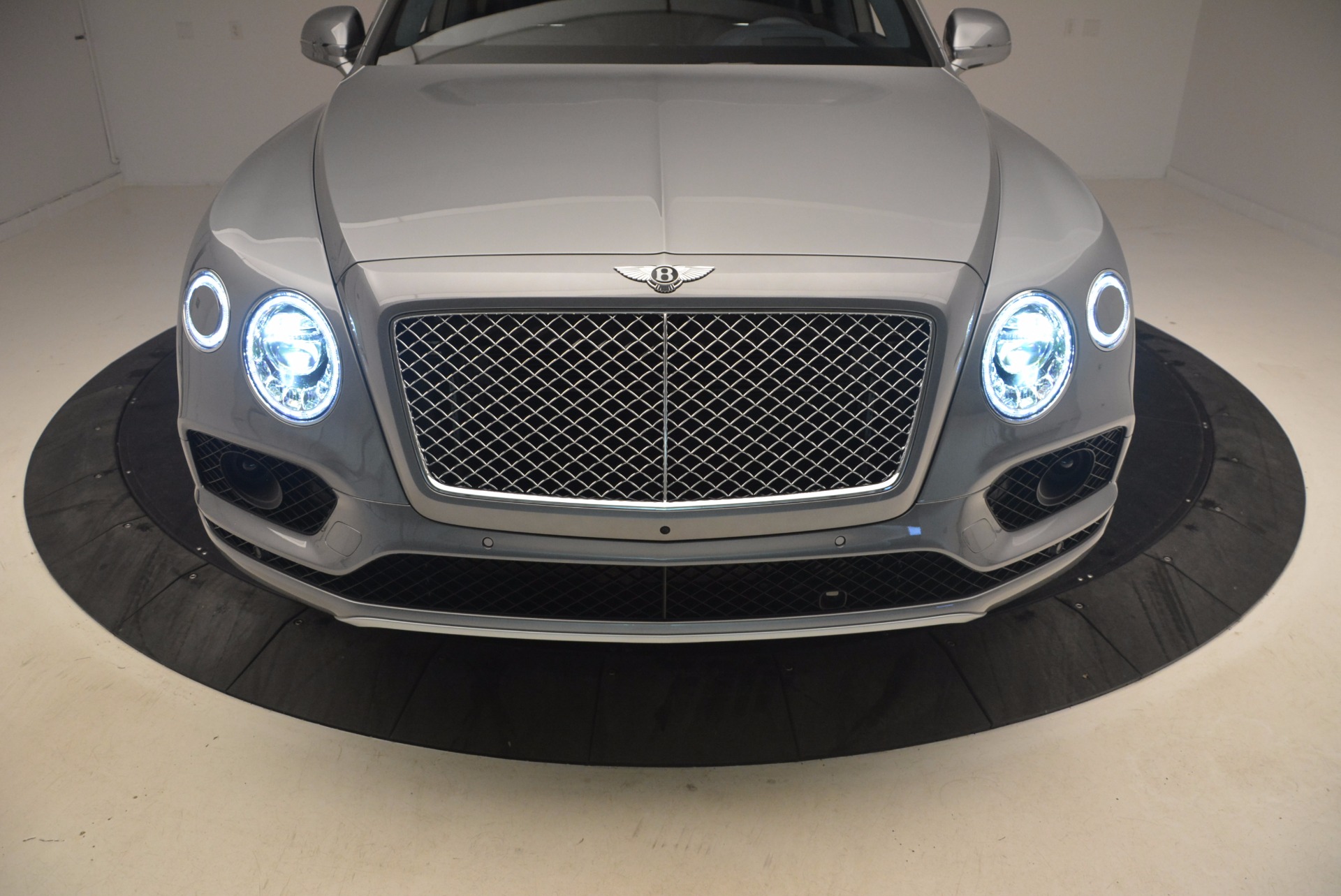 New-2018-Bentley-Bentayga-Onyx