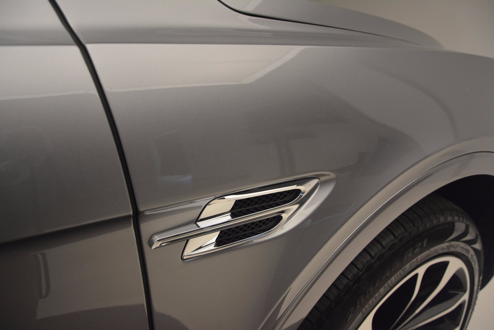 New-2018-Bentley-Bentayga-Onyx