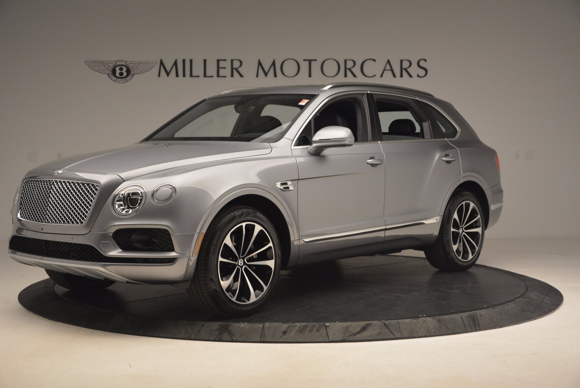 New-2018-Bentley-Bentayga-Onyx