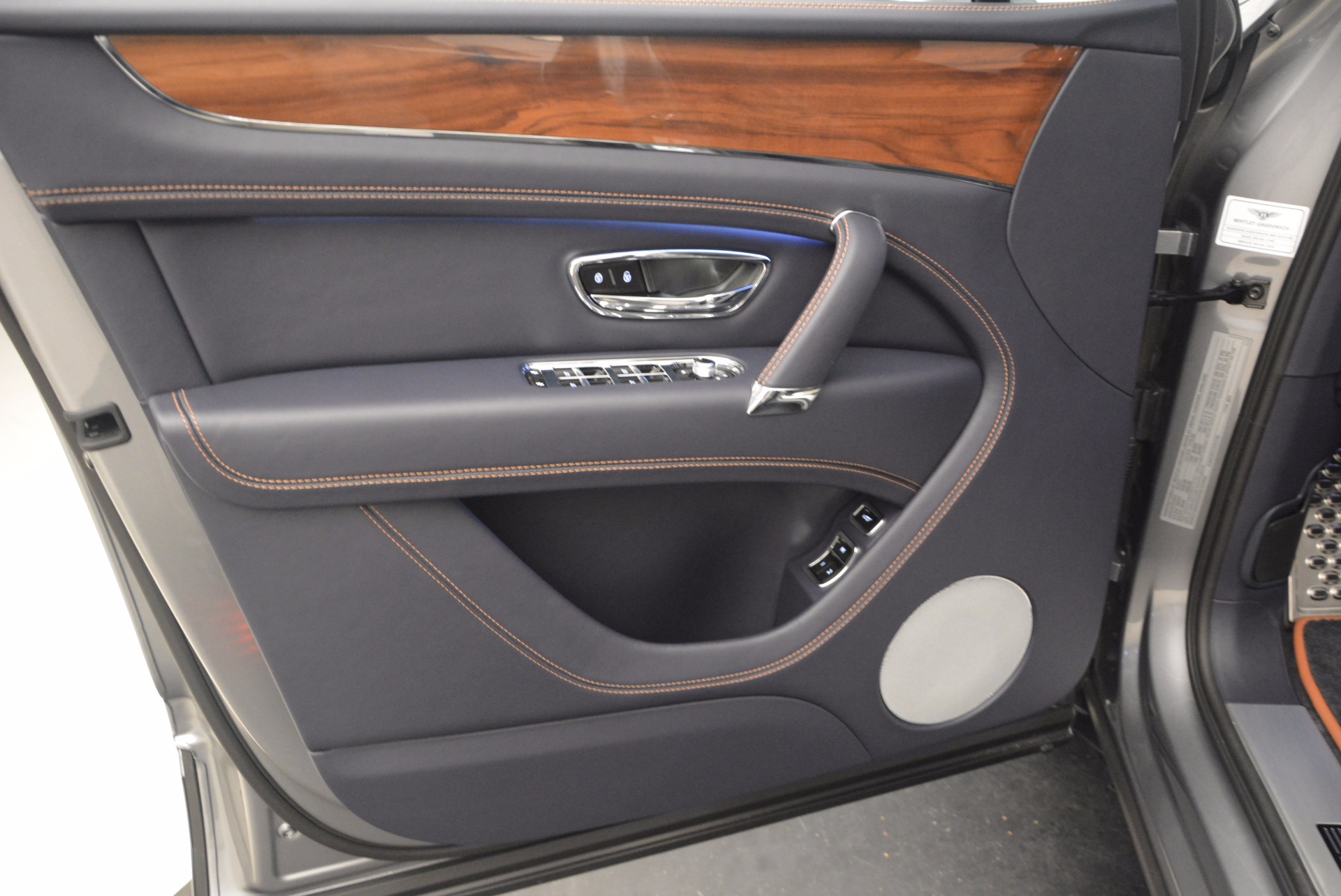 New-2018-Bentley-Bentayga-Onyx