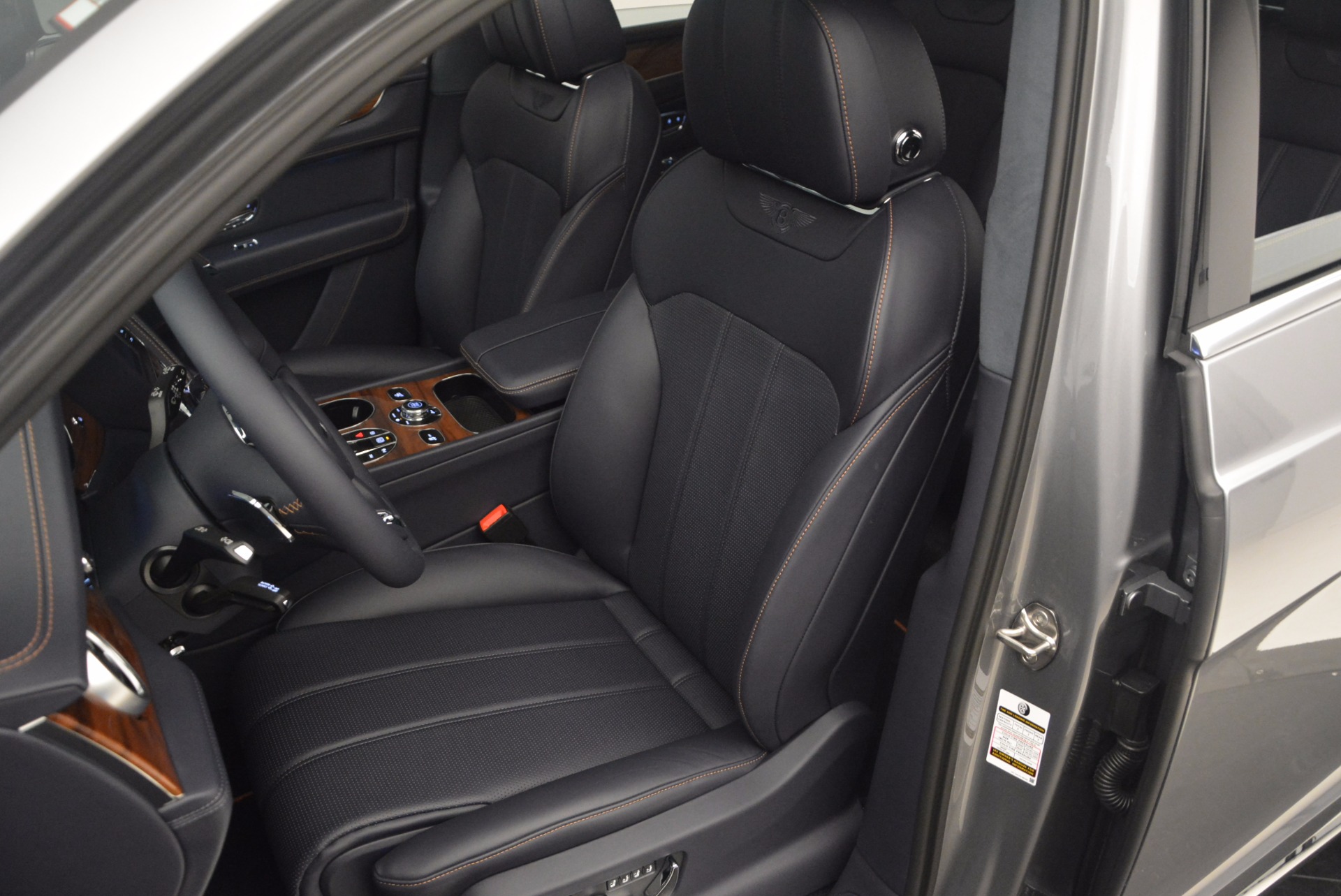 New-2018-Bentley-Bentayga-Onyx