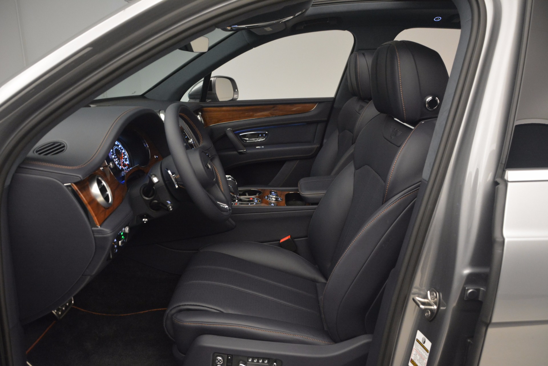 New-2018-Bentley-Bentayga-Onyx