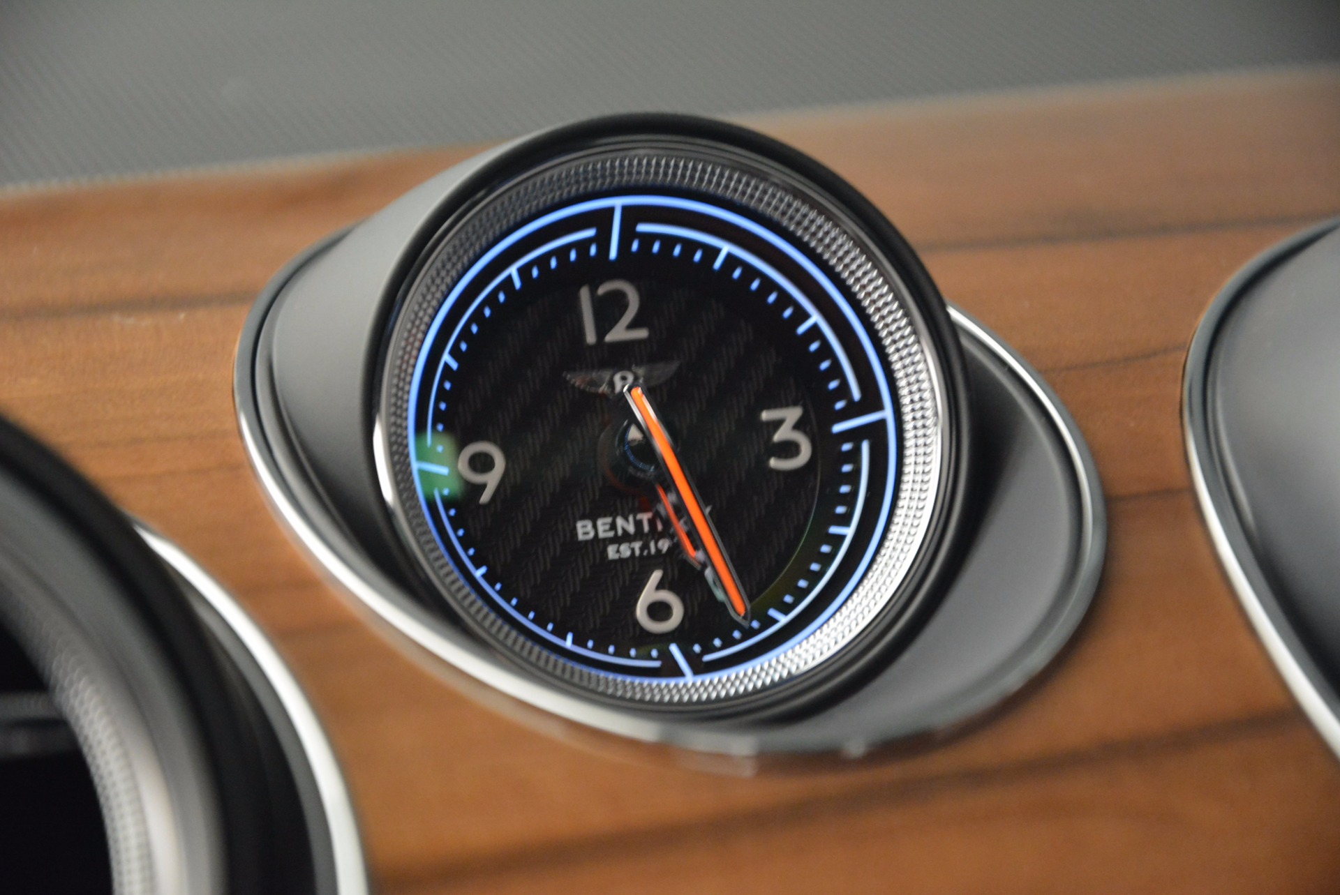 New-2018-Bentley-Bentayga-Onyx