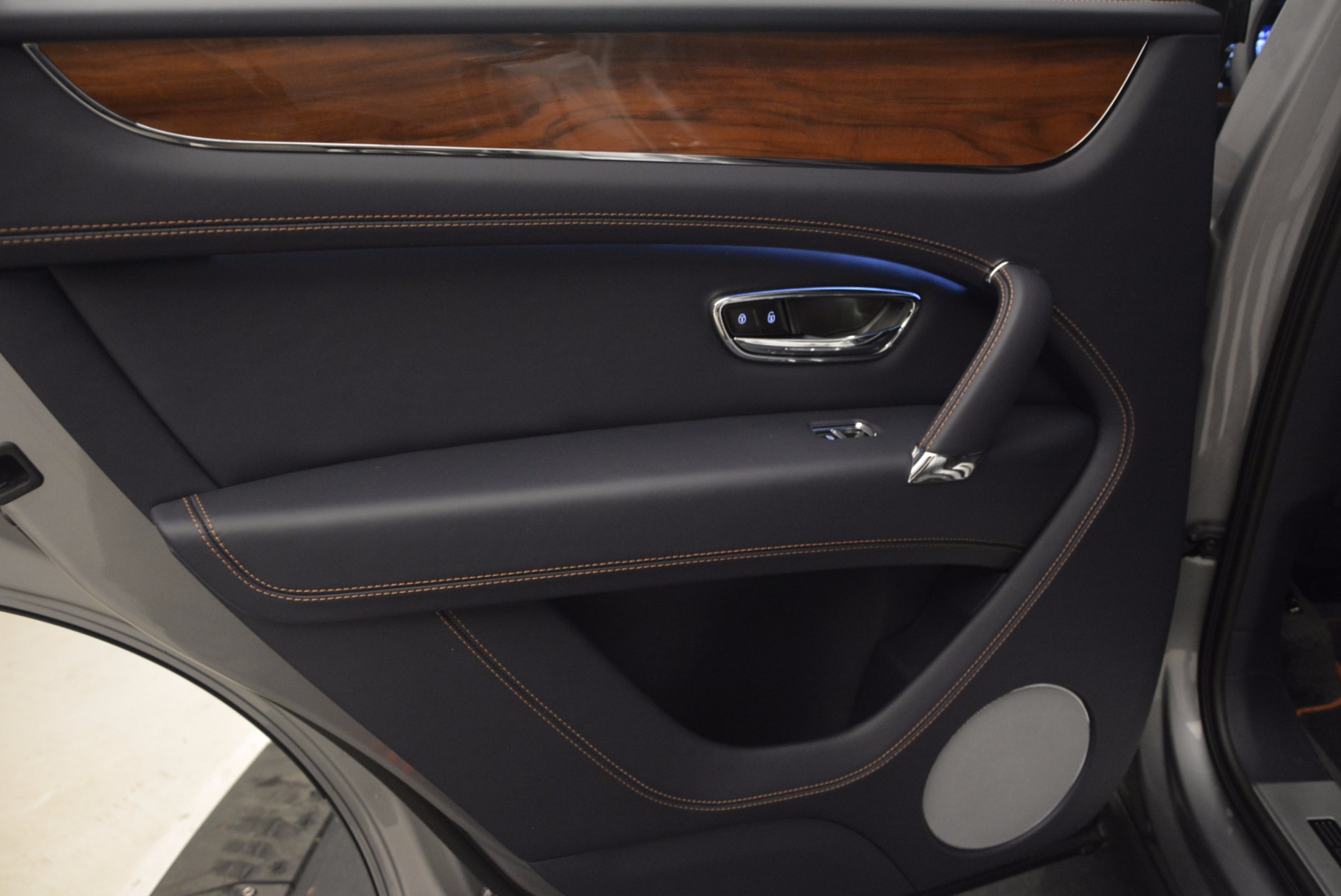 New-2018-Bentley-Bentayga-Onyx