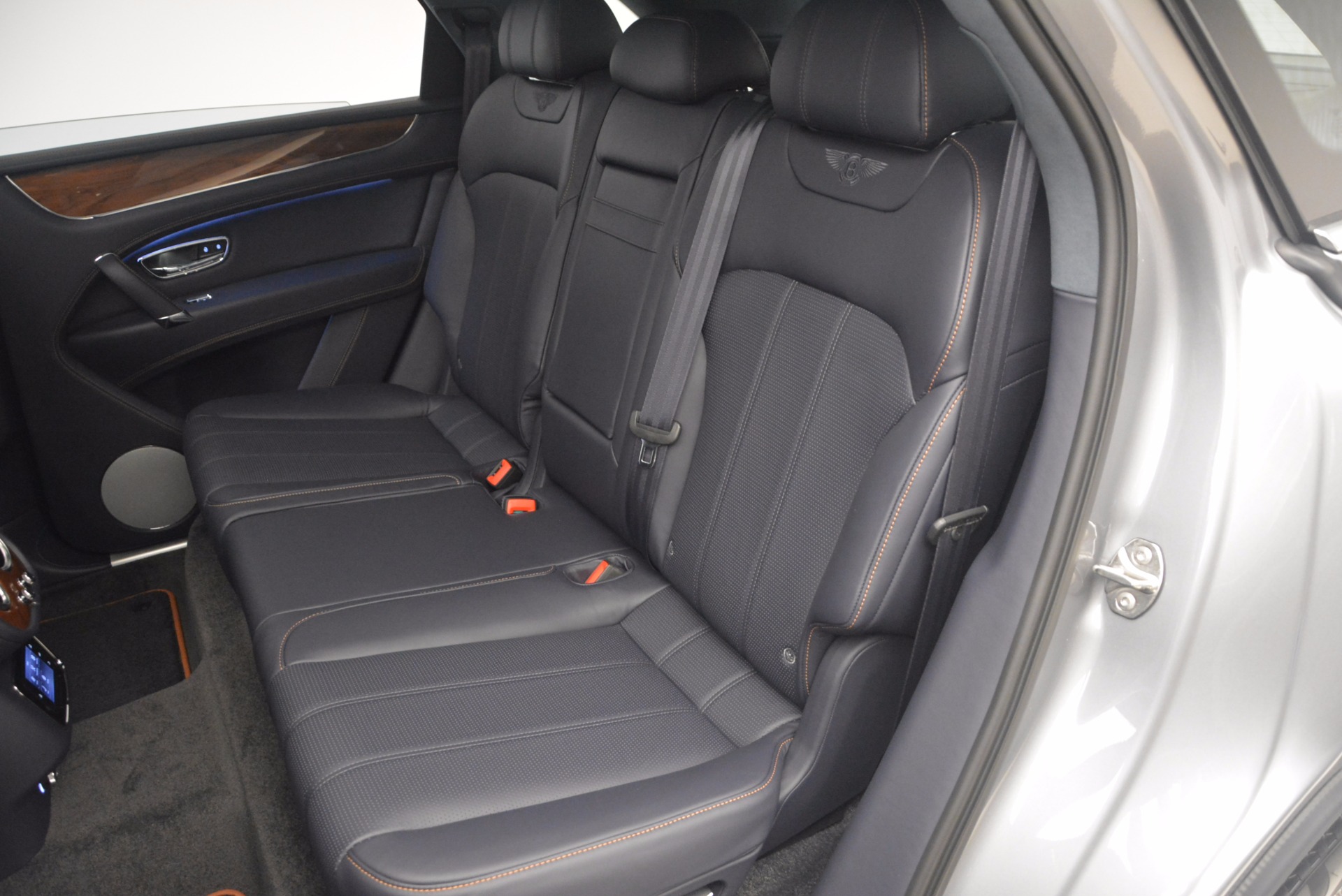 New-2018-Bentley-Bentayga-Onyx