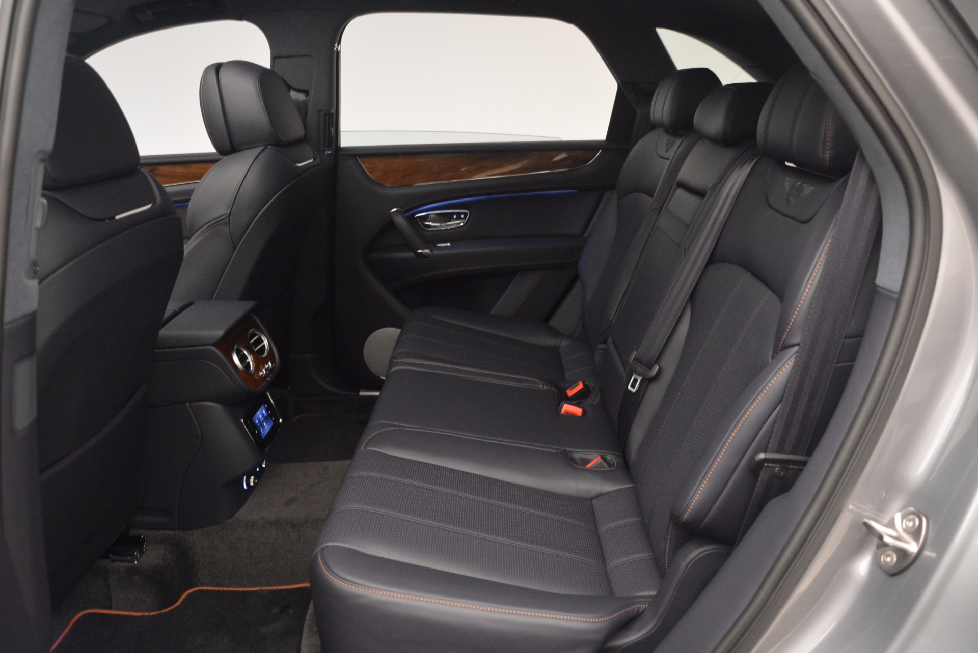 New-2018-Bentley-Bentayga-Onyx