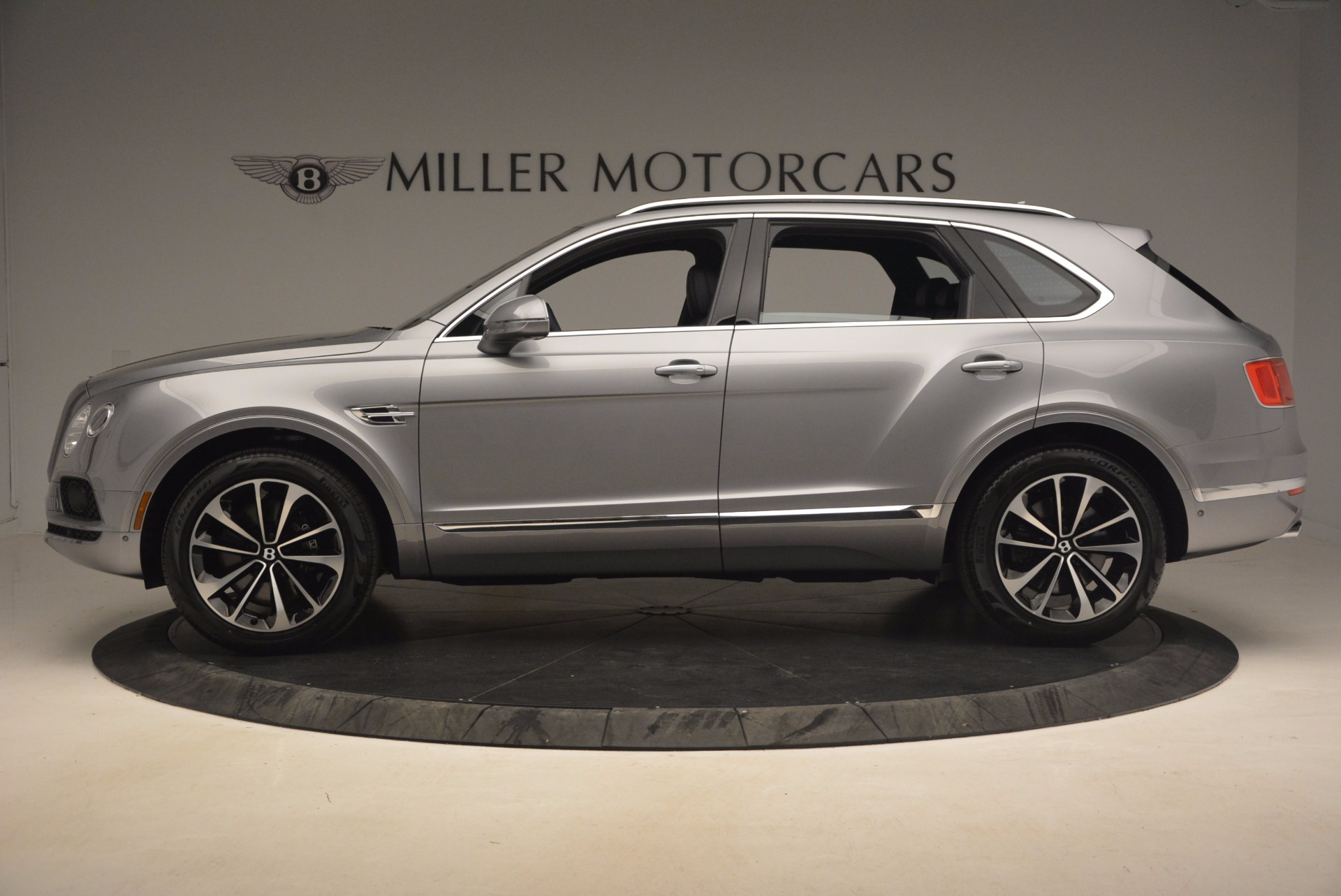 New-2018-Bentley-Bentayga-Onyx