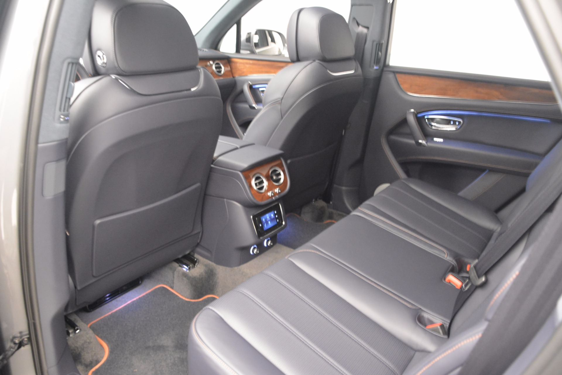 New-2018-Bentley-Bentayga-Onyx