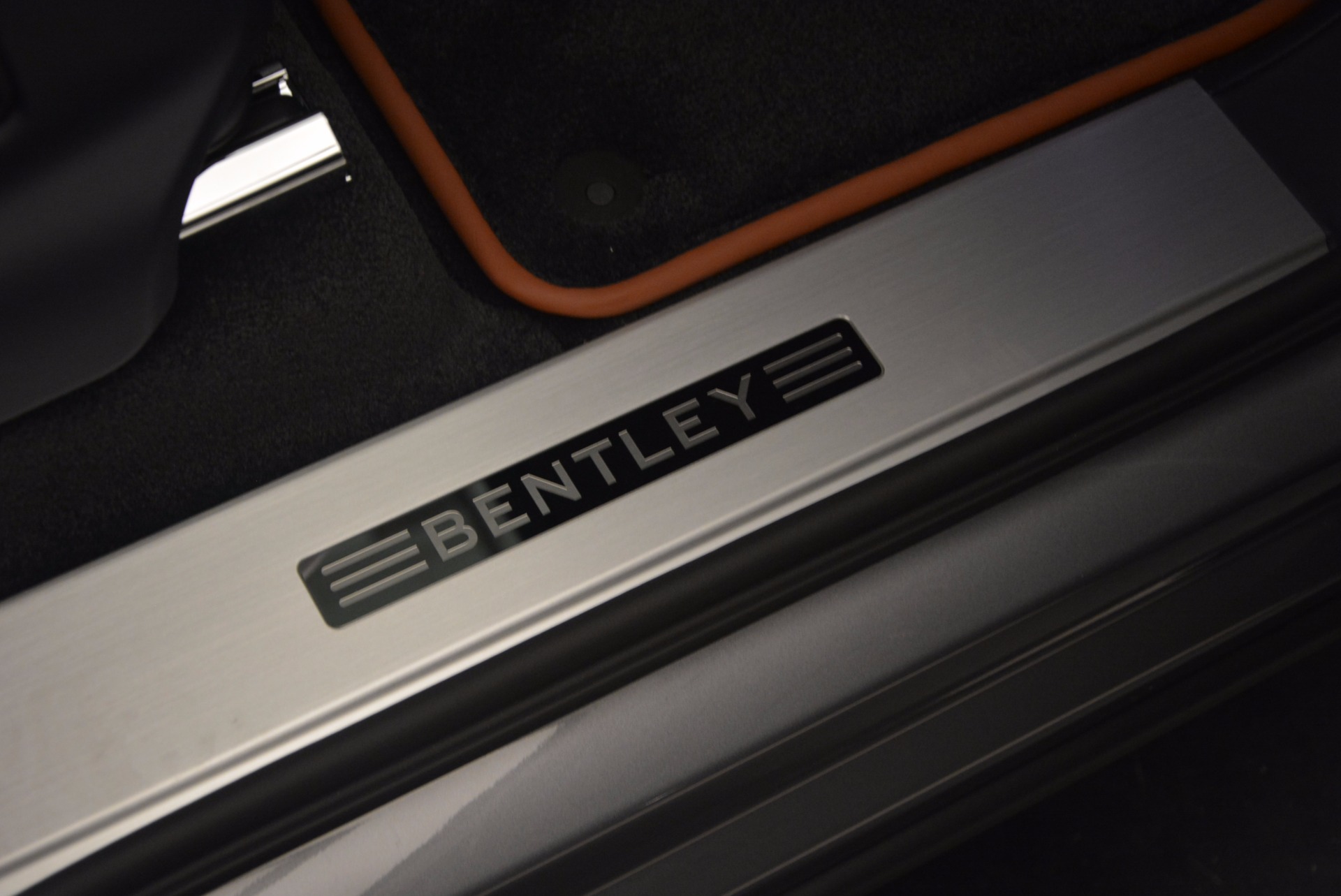 New-2018-Bentley-Bentayga-Onyx