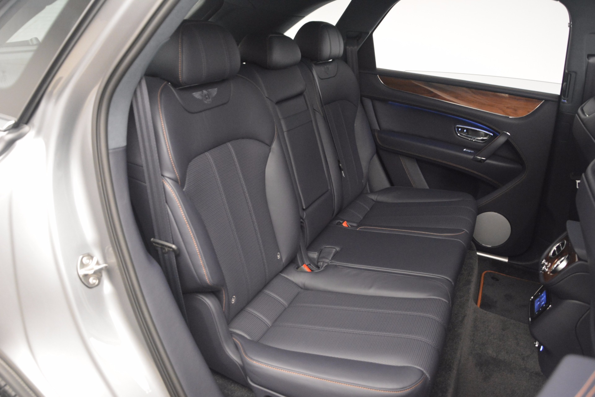 New-2018-Bentley-Bentayga-Onyx