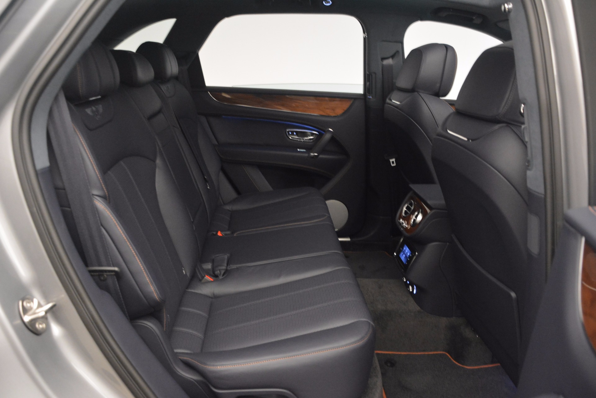 New-2018-Bentley-Bentayga-Onyx