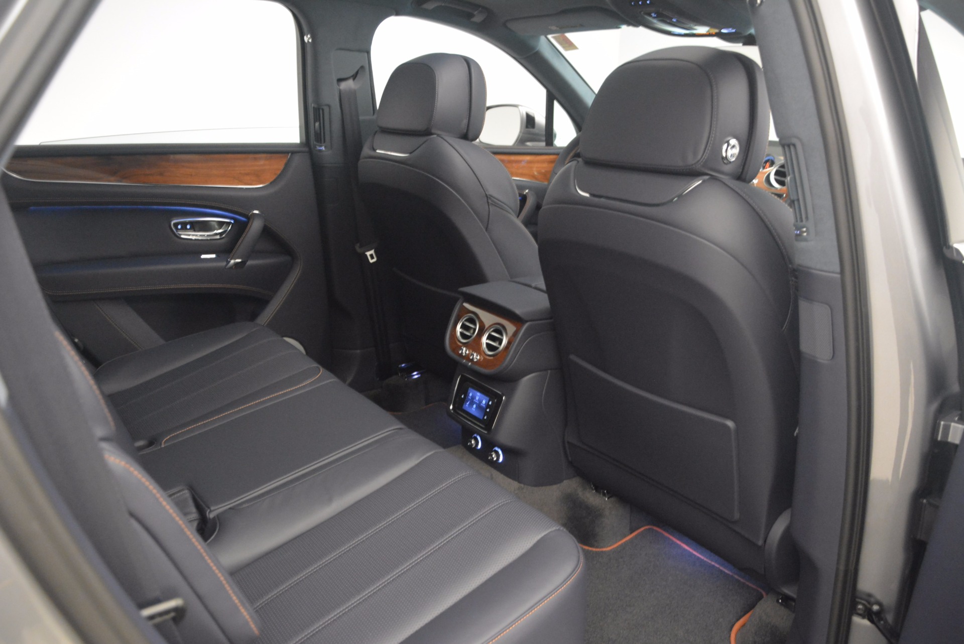 New-2018-Bentley-Bentayga-Onyx