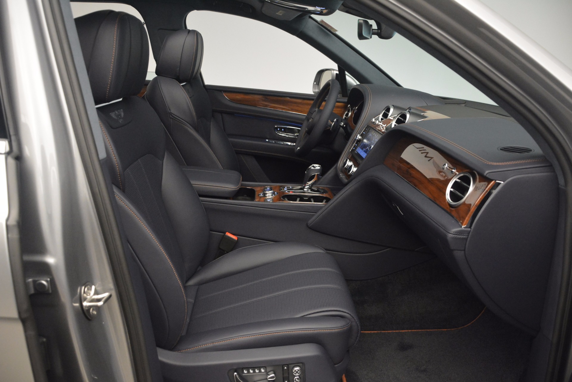 New-2018-Bentley-Bentayga-Onyx