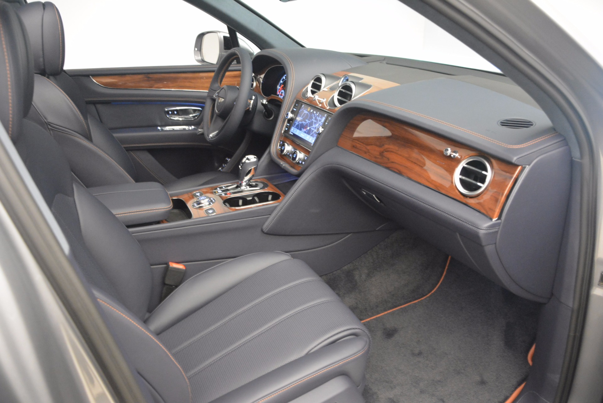 New-2018-Bentley-Bentayga-Onyx