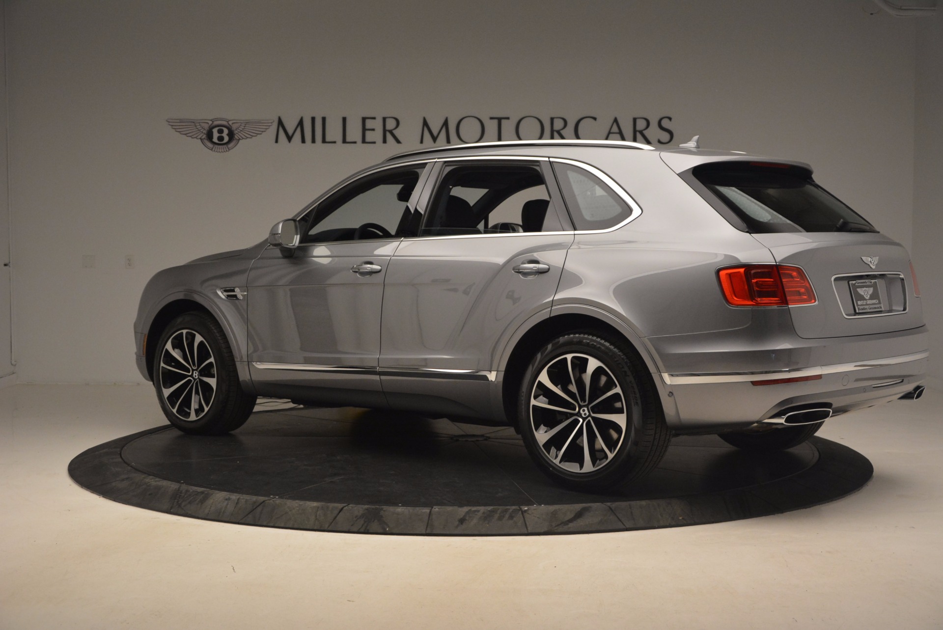 New-2018-Bentley-Bentayga-Onyx