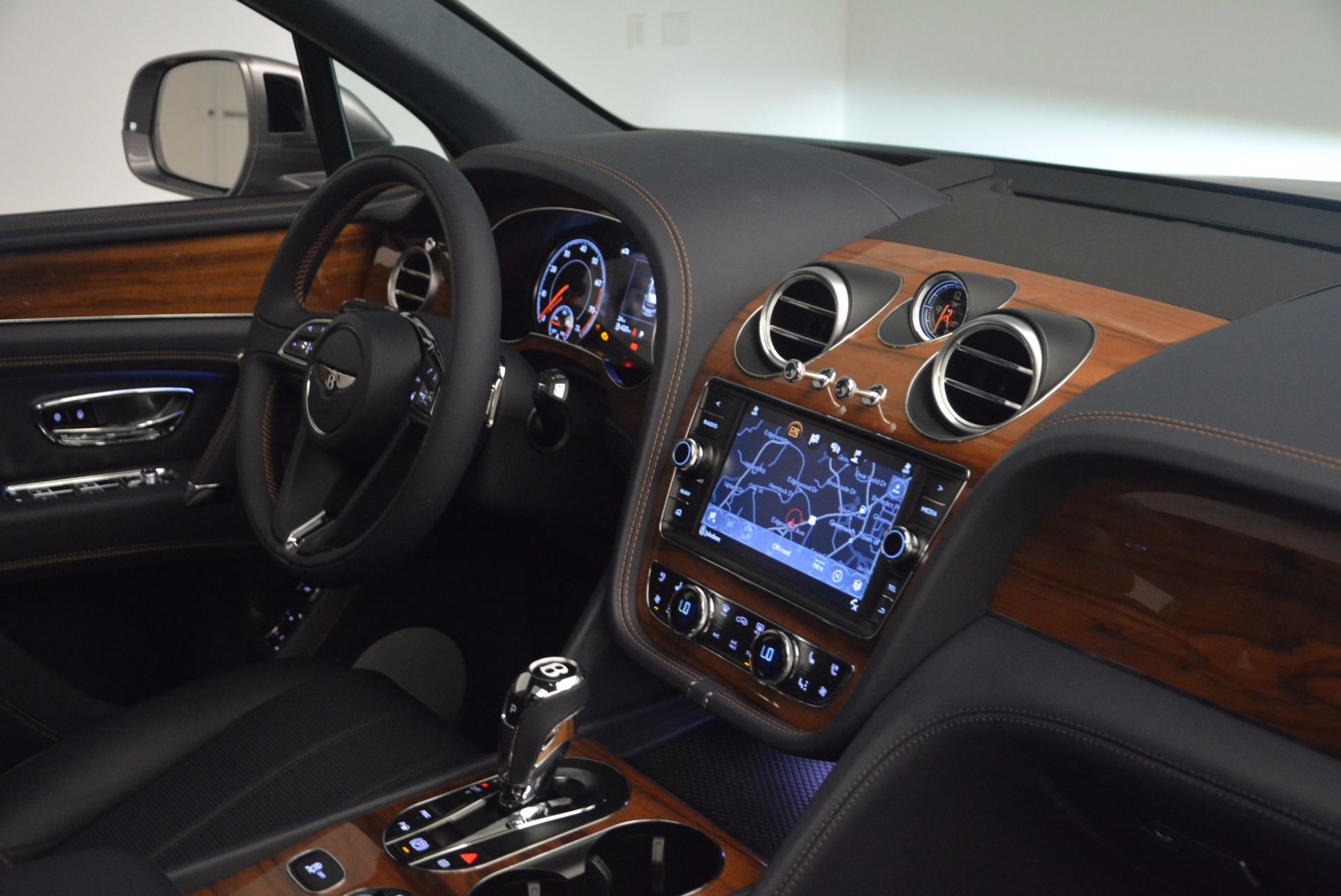 New-2018-Bentley-Bentayga-Onyx