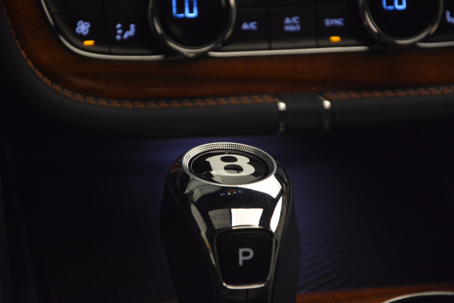 New-2018-Bentley-Bentayga-Onyx