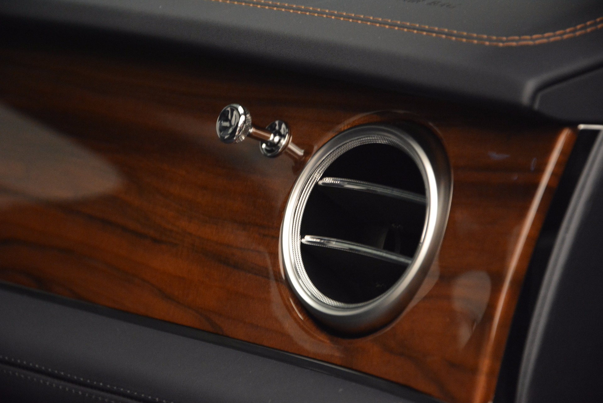 New-2018-Bentley-Bentayga-Onyx