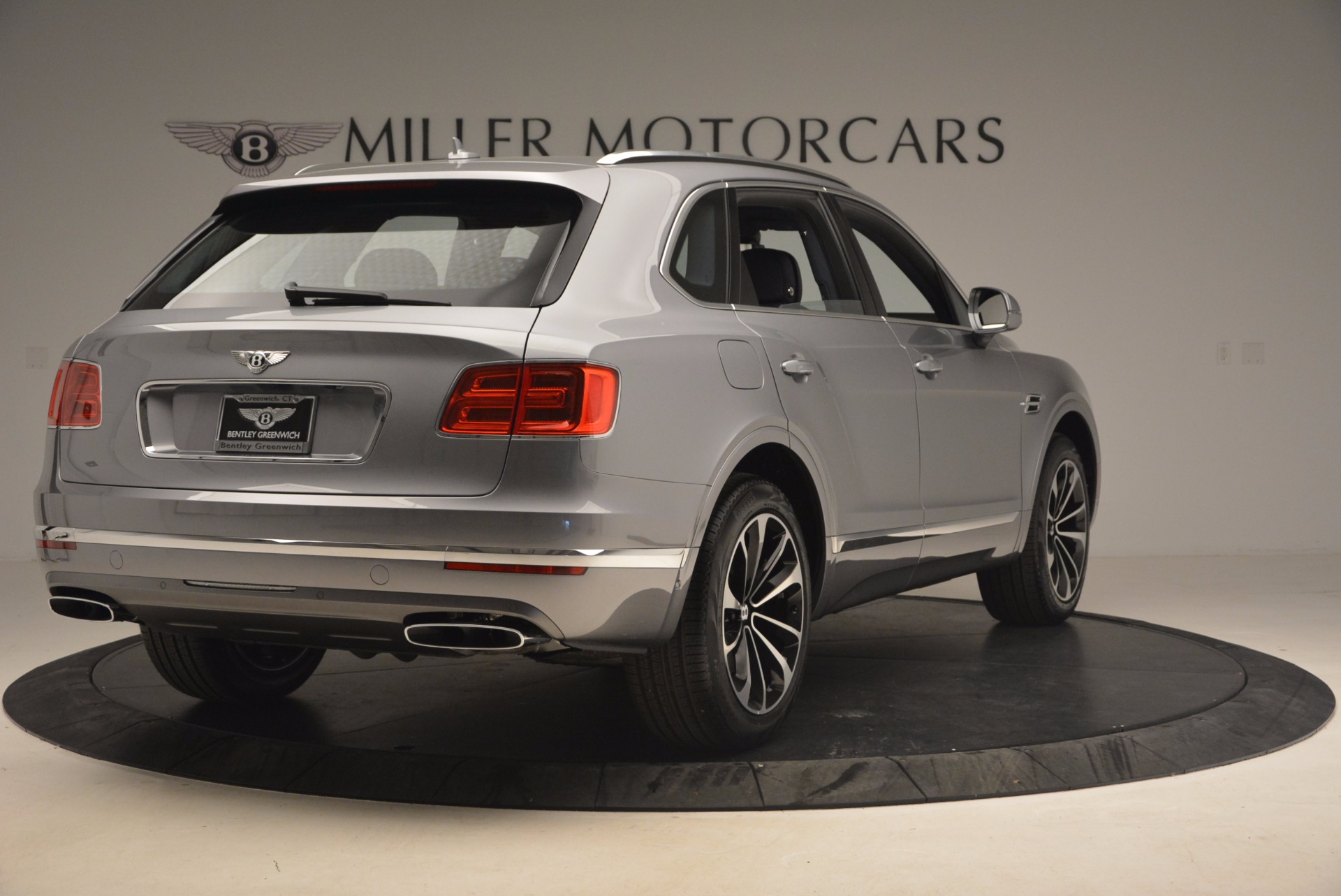 New-2018-Bentley-Bentayga-Onyx