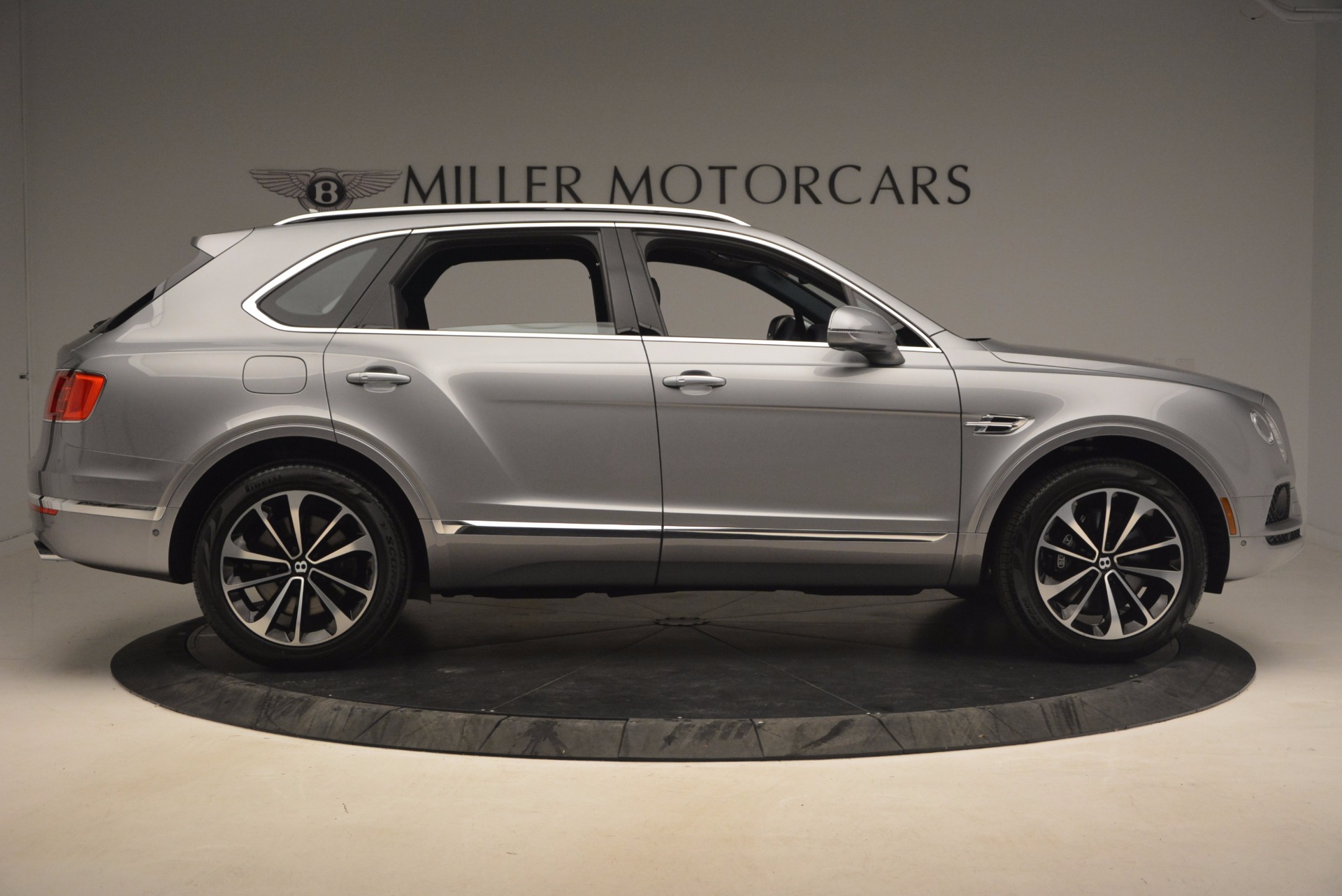 New-2018-Bentley-Bentayga-Onyx