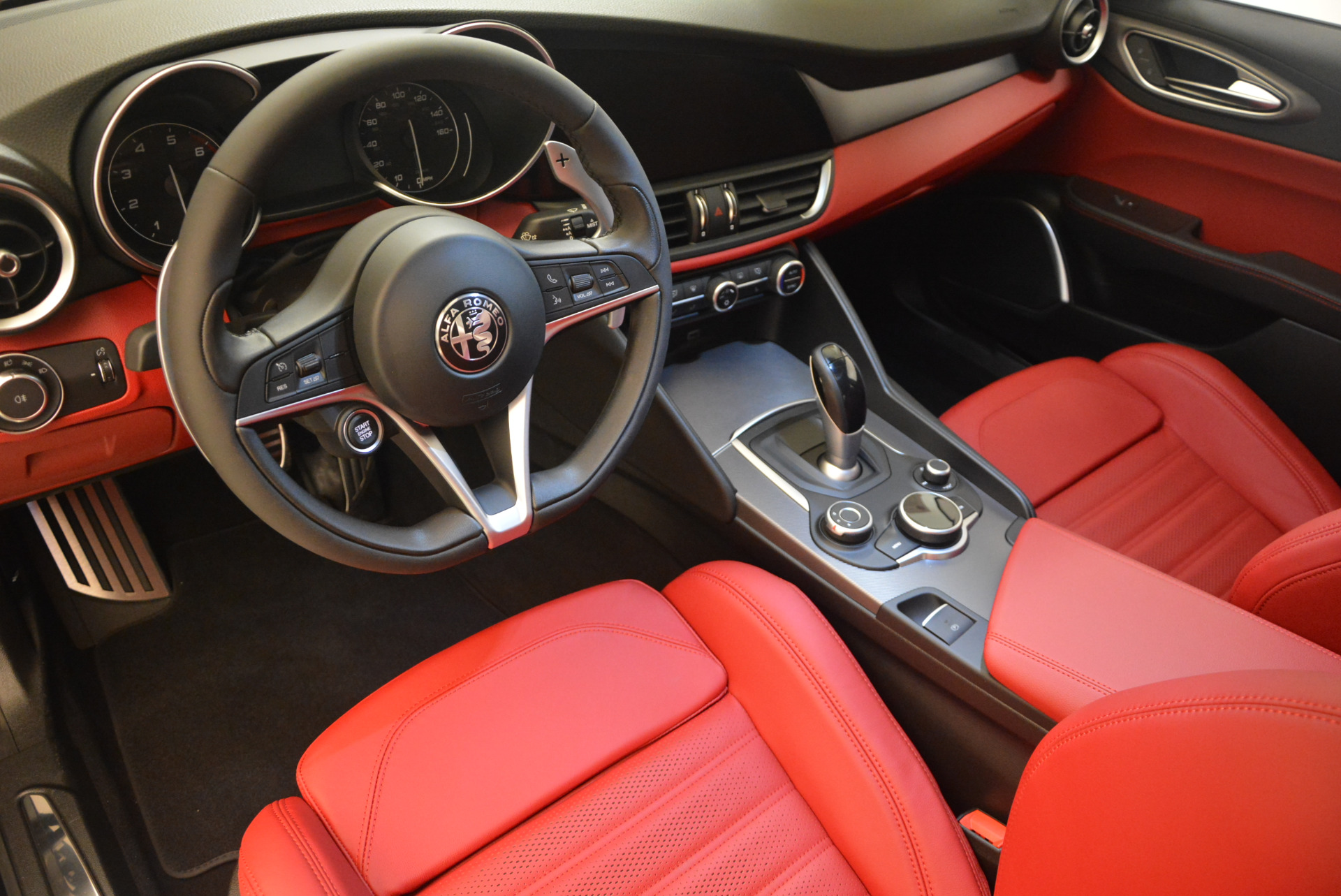 New-2017-Alfa-Romeo-Giulia-Ti-Q4