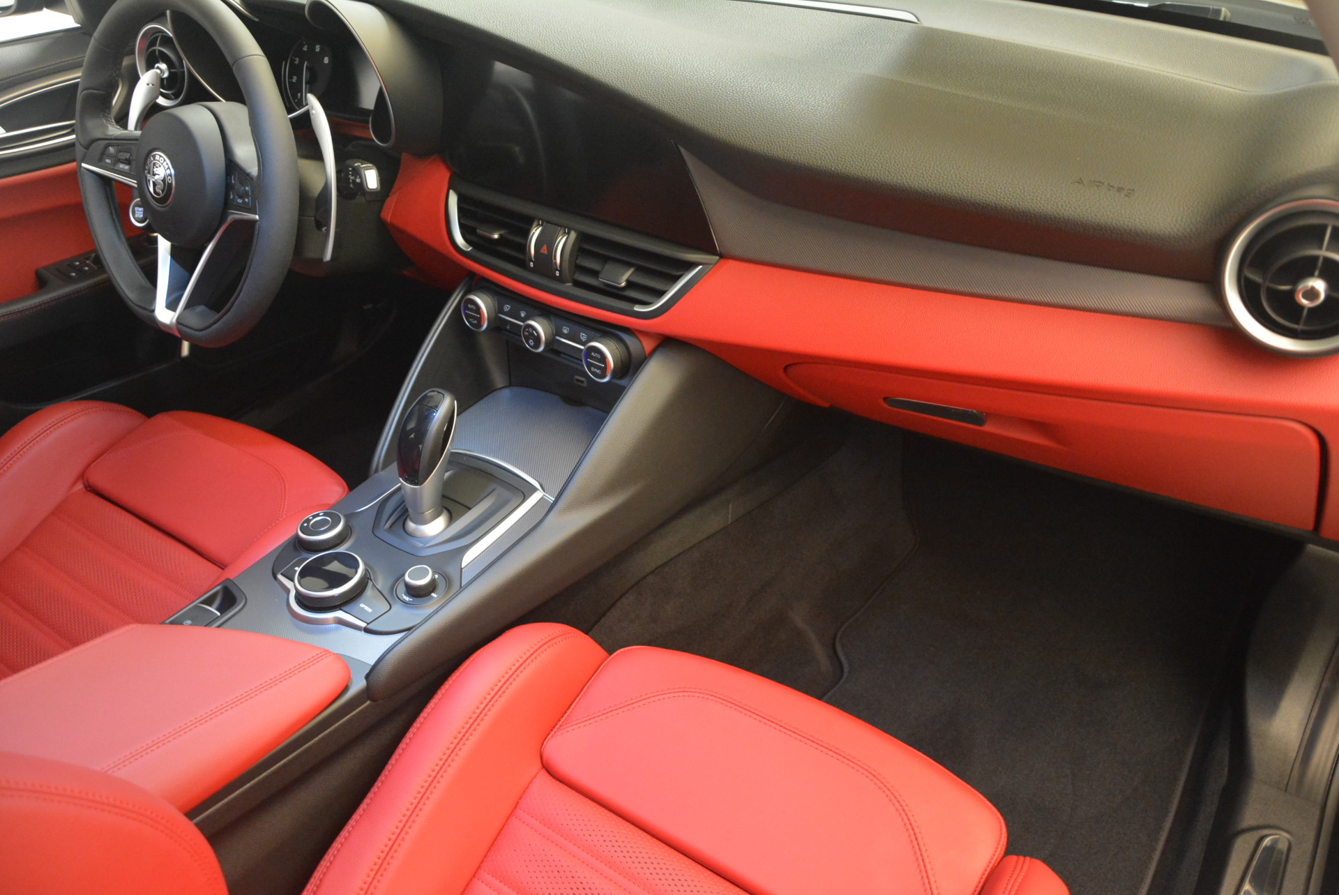 New-2017-Alfa-Romeo-Giulia-Ti-Q4