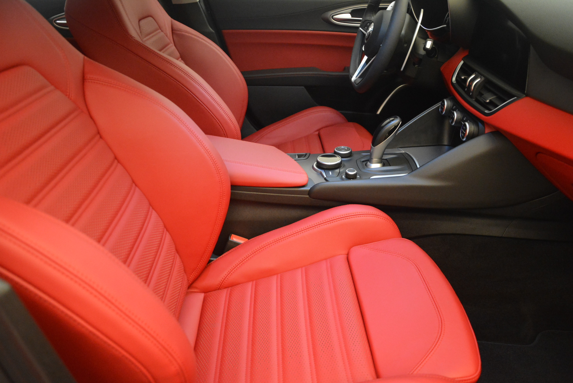 New-2017-Alfa-Romeo-Giulia-Ti-Q4