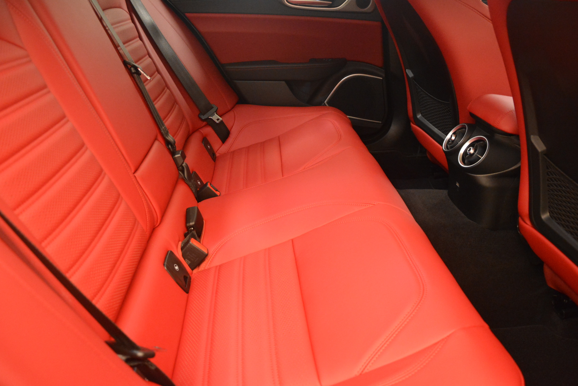 New-2017-Alfa-Romeo-Giulia-Ti-Q4