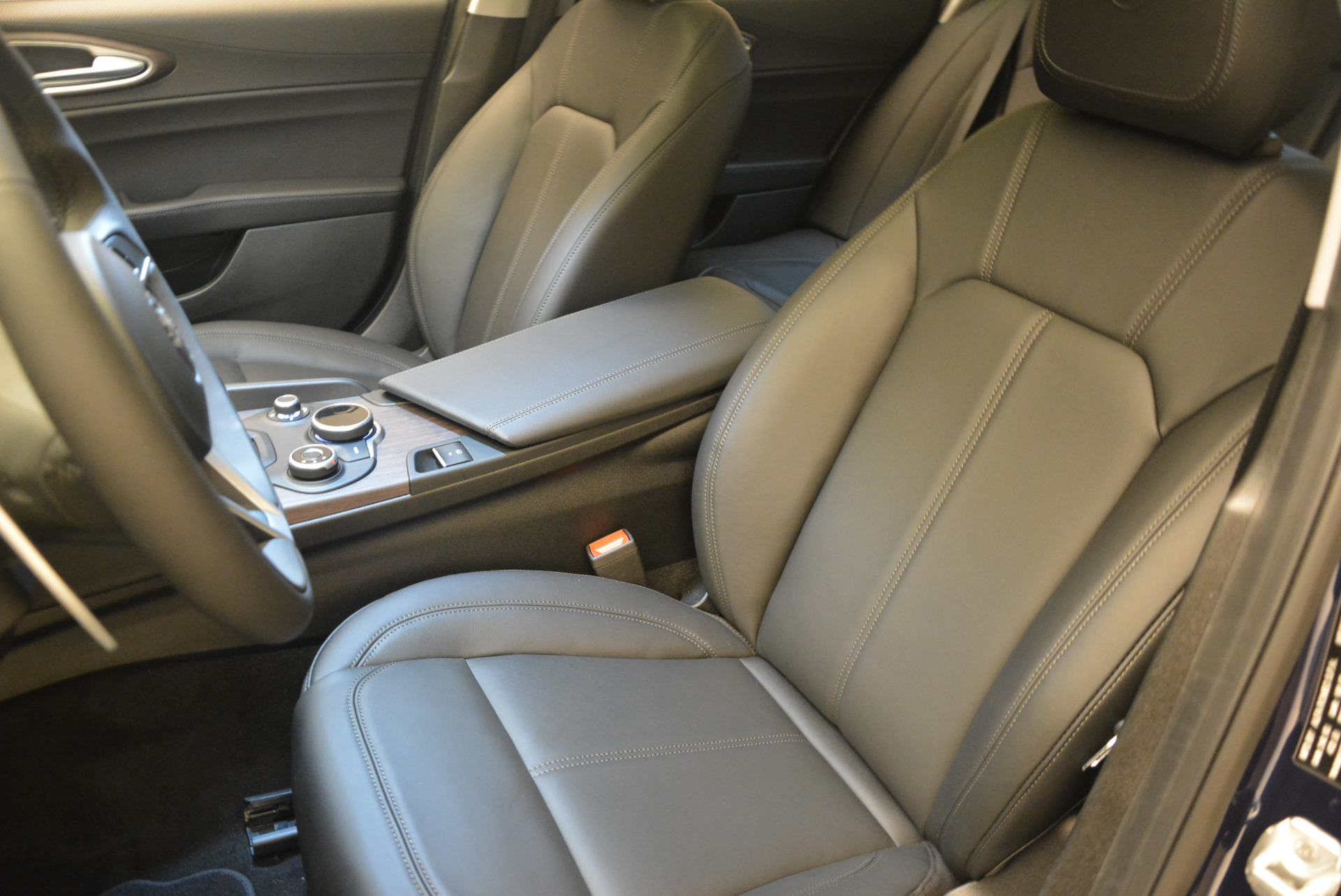 New-2017-Alfa-Romeo-Giulia-Ti-Q4