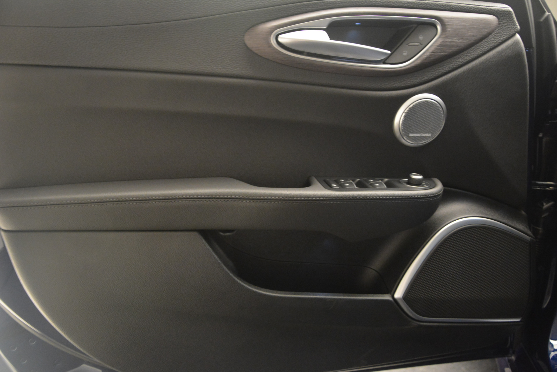 New-2017-Alfa-Romeo-Giulia-Ti-Q4