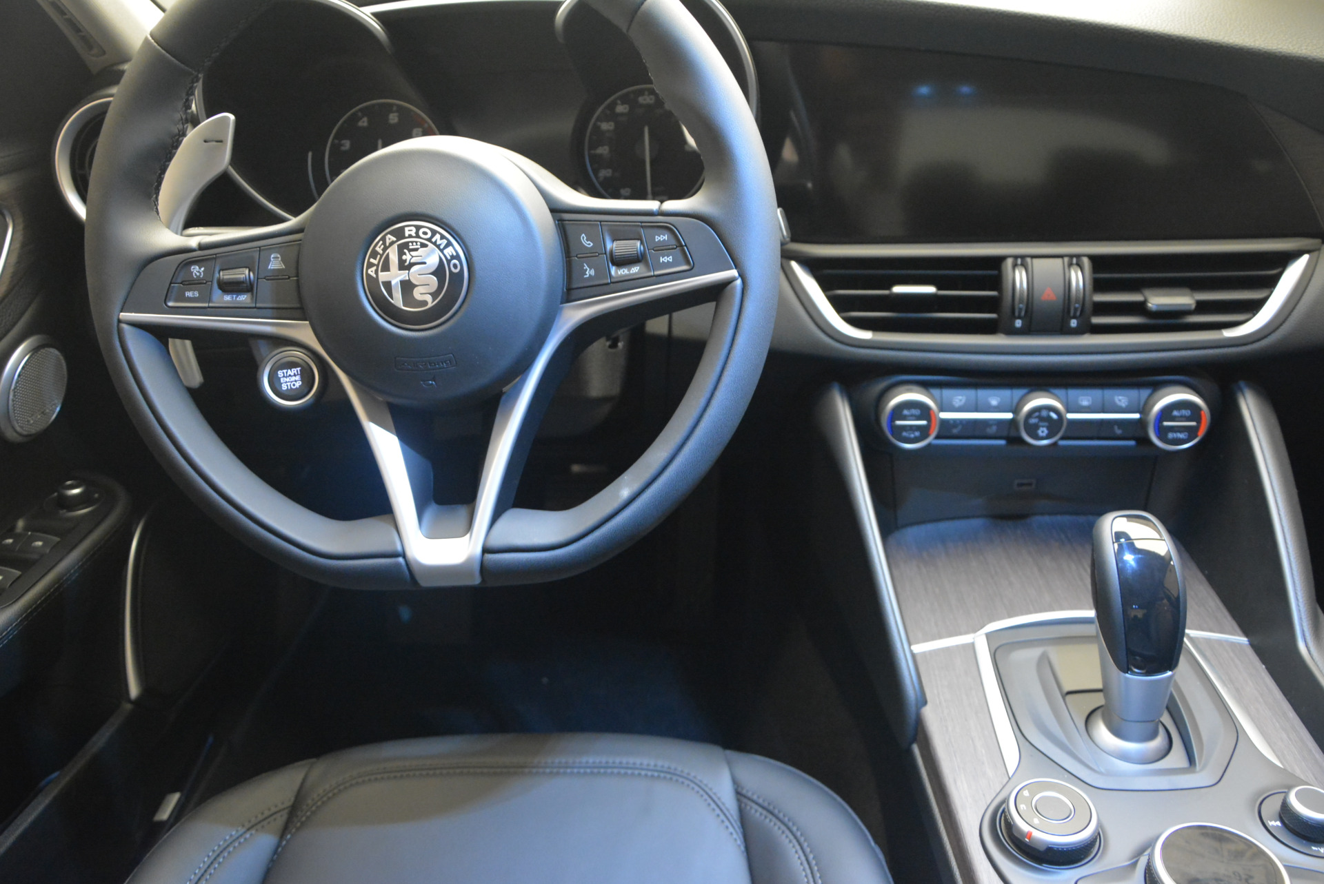 New-2017-Alfa-Romeo-Giulia-Ti-Q4