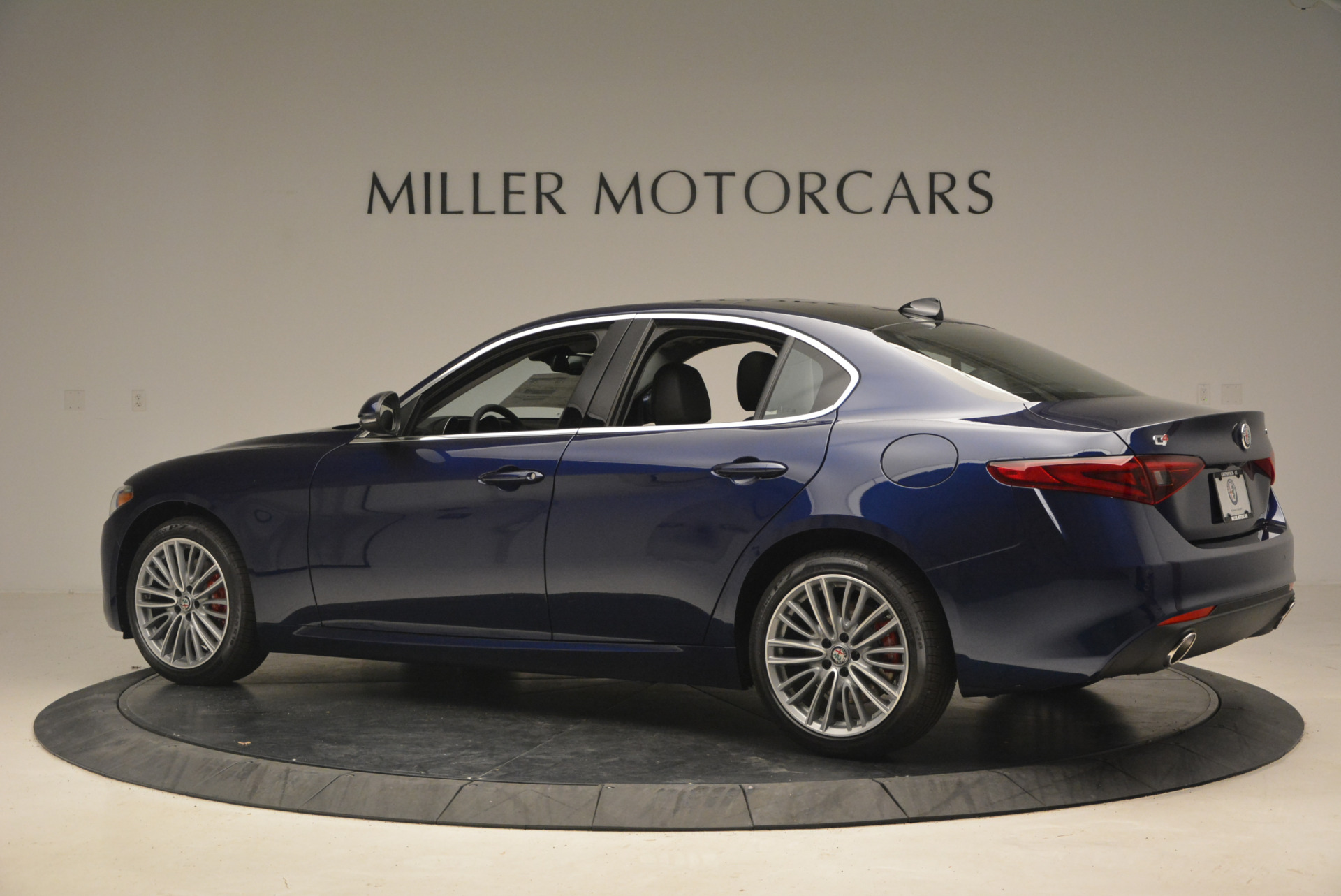 New-2017-Alfa-Romeo-Giulia-Ti-Q4